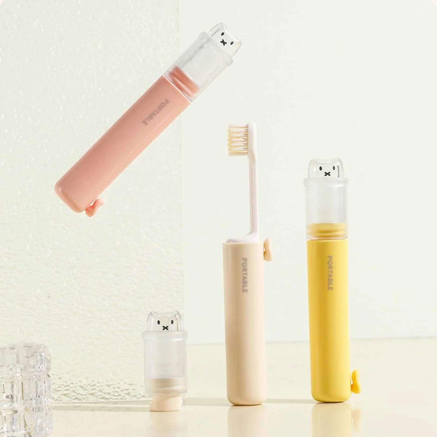 ست مسواک تاشو مسافرتی با موهای نرم، مسواک کوچک قابل حمل با پخش کننده خمیر دندان و درپوش محافظ، کیت دندانپزشکی مسافرتی جیبی سبک و جمع و جور برای کمپینگ و سفر