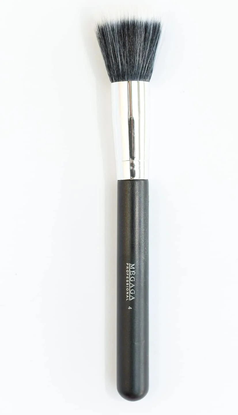 براش آرایشی زاویه دار مگaga شماره 04 [MGA-FBA-04]