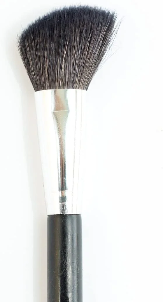 براش رژگونه مگaga شماره 07 [MGA-FBA-07]