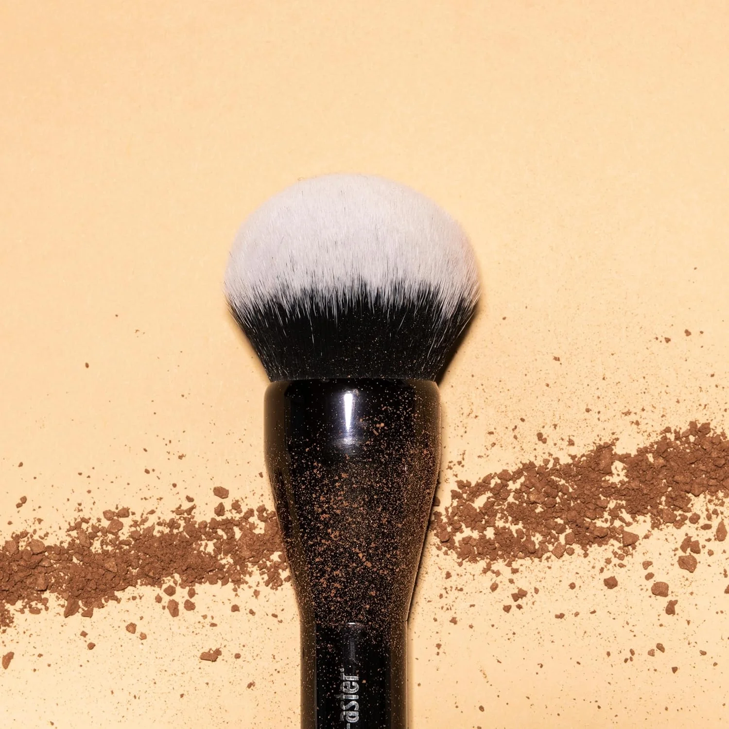 براش پودر دوگانه Lune+Aster - براش پودر دو طرفه و چند منظوره وگان. براش پودر دوگانه Lune+Aster - براش پودر دو طرفه و چند منظوره وگان.