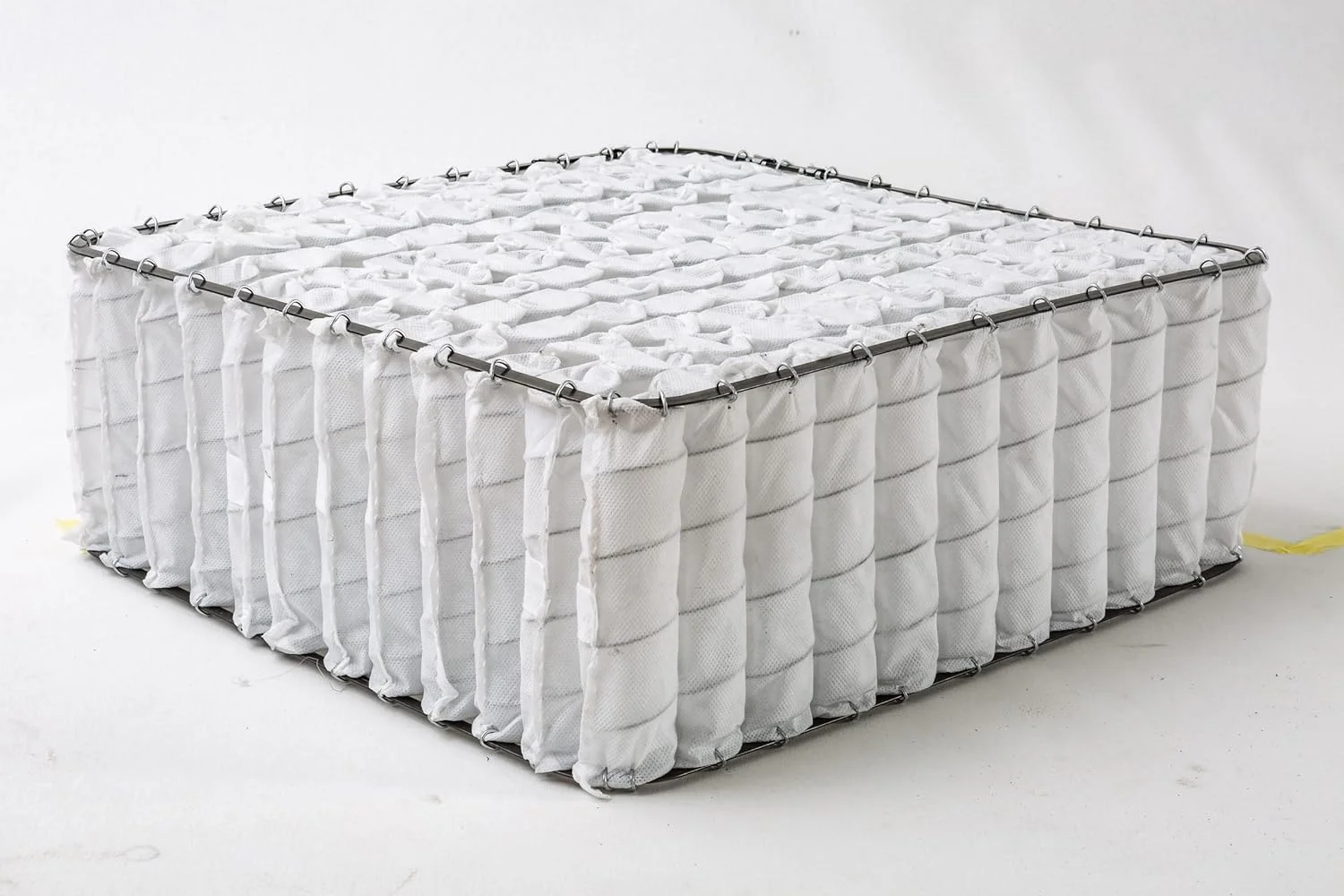 تشک فنری پاکتی آلتئا مدل Euro Top - خوابی لوکس و نرم مانند ابر | راحتی هتل 5 ستاره | مراقبت از ستون فقرات | بدون انتقال حرکت | (سفید و مشکی، یک نفره بزرگ (120X200X25)) تشک فنری پاکتی آلتئا مدل Euro Top - خوابی لوکس و نرم مانند ابر | راحتی هتل 5 ستاره | مراقبت از ستون فقرات | بدون انتقال حرکت | (سفید و مشکی، یک نفره بزرگ (120X200X25))