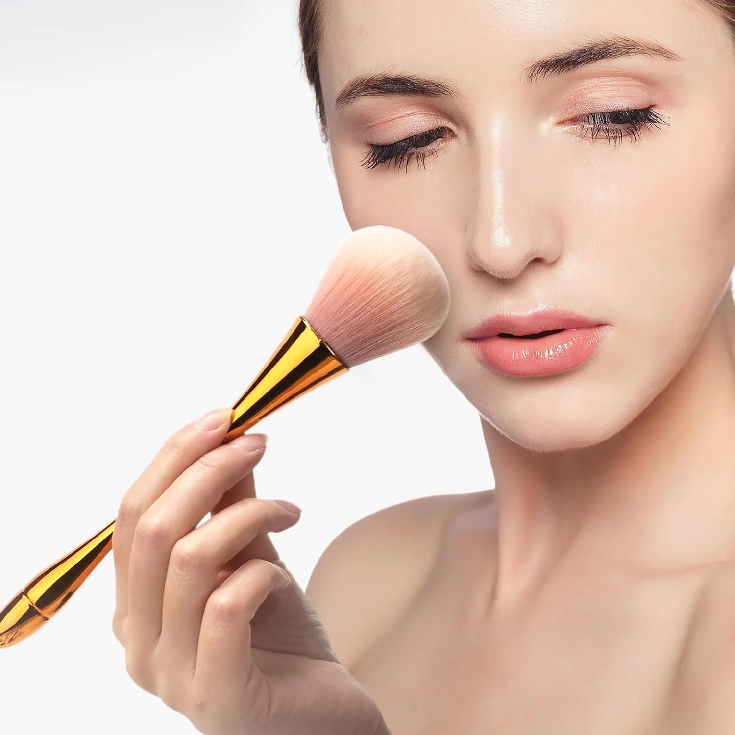 یک عدد براش آرایشی بزرگ، براش رژگونه، براش پودر برای پودر فیکس، براش گردگیری ناخن رنگارنگ (طلایی) یک عدد براش آرایشی بزرگ، براش رژگونه، براش پودر برای پودر فیکس، براش گردگیری ناخن رنگارنگ (طلایی)