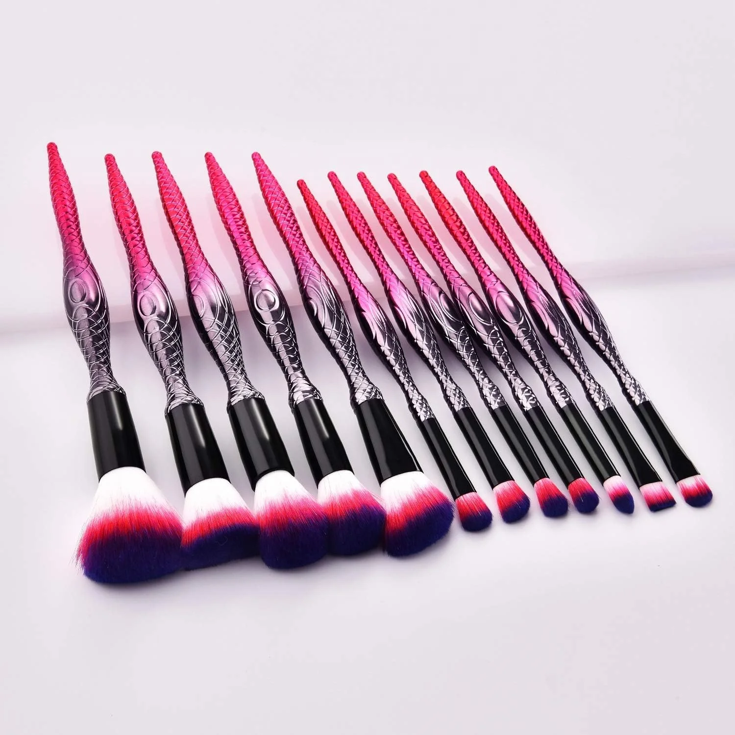 جینلیپ ست ۱۲ عددی برس آرایشی شامل برس کرم پودر، برس رژگونه صورتی، برس سایه چشم، برس هایلایتر و برس کانتور - قرمز (رنگ: قرمز مشکی)