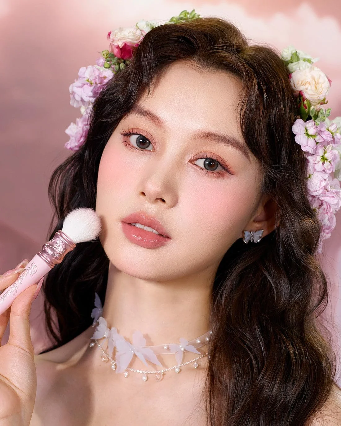 براش رژگونه فلاور نوز مدل Midsummer Fairytales - براش آرایشی با کیفیت عالی برای مایع، کرم، پودر - ترکیب، محو کردن، صورت - موهای نرم مصنوعی (02 وانیل صورتی) براش رژگونه فلاور نوز مدل Midsummer Fairytales - براش آرایشی با کیفیت عالی برای مایع، کرم، پودر - ترکیب، محو کردن، صورت - موهای نرم مصنوعی (02 وانیل صورتی)