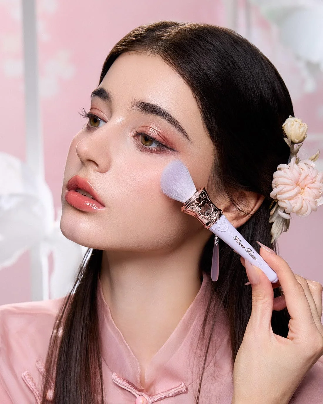 براش پودر زاویه دار Flower Knows Butterfly Cloud Collar - پشم نرم و الیاف پلی استر بادوام برای ترکیب دقیق (یاس بنفش یخی)