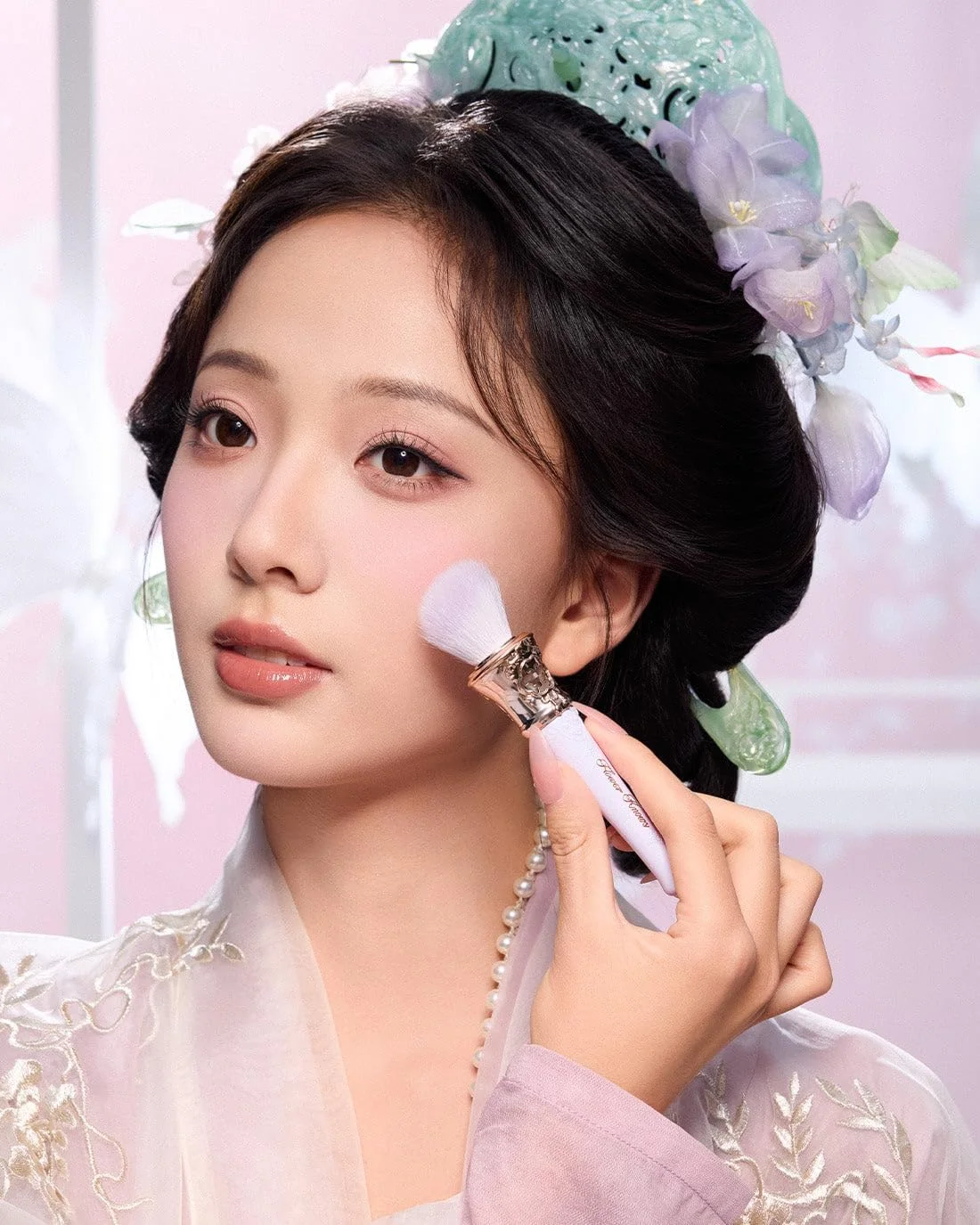 براش پودر زاویه دار Flower Knows Butterfly Cloud Collar - پشم نرم و الیاف پلی استر بادوام برای ترکیب دقیق (یاس بنفش یخی)