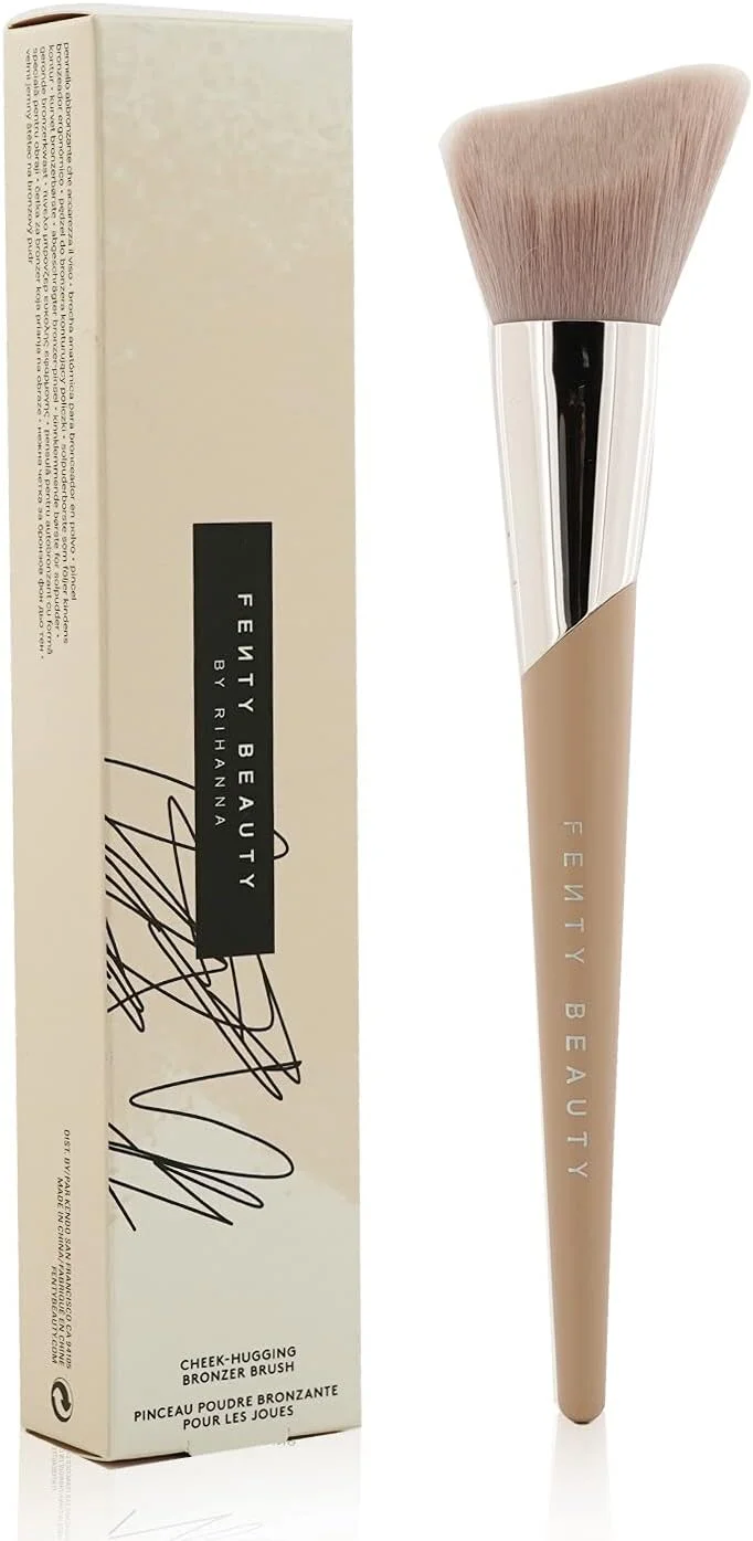 براش برنزر گونه مدل 190 از Fenty Beauty By Rihanna براش برنزر گونه مدل 190 از Fenty Beauty By Rihanna