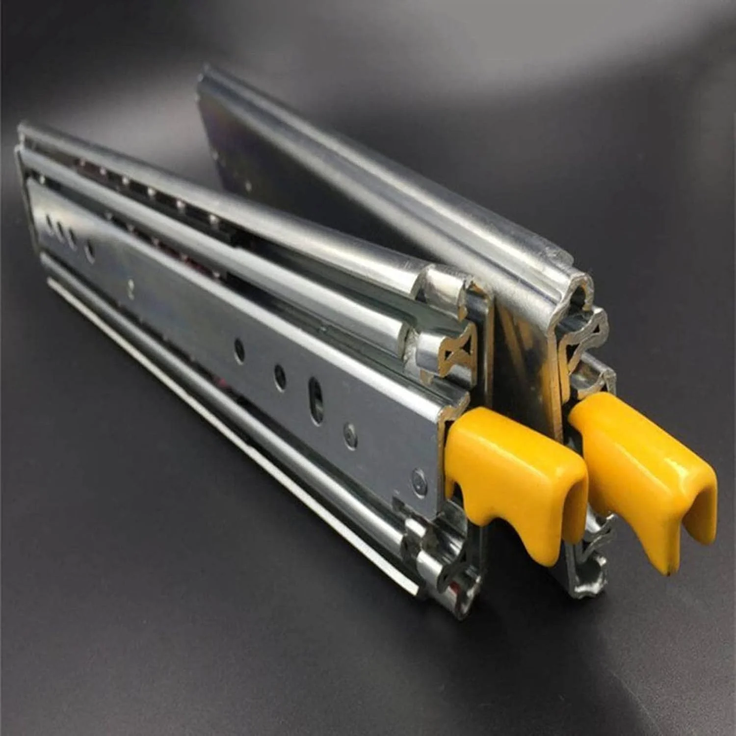 ریل کشویی سنگین 3 تایی با بازشوندگی کامل 1000-1500 میلیمتری با قفل، ریلهای لغزنده کشویی صنعتی بلبرینگ، نصب جانبی، 1 جفت)) (تک رنگ 1300 میلیمتر (52 اینچ)) ریل کشویی سنگین 3 تایی با بازشوندگی کامل 1000-1500 میلیمتری با قفل، ریلهای لغزنده کشویی صنعتی بلبرینگ، نصب جانبی، 1 جفت)) (تک رنگ 1300 میلیمتر (52 اینچ))