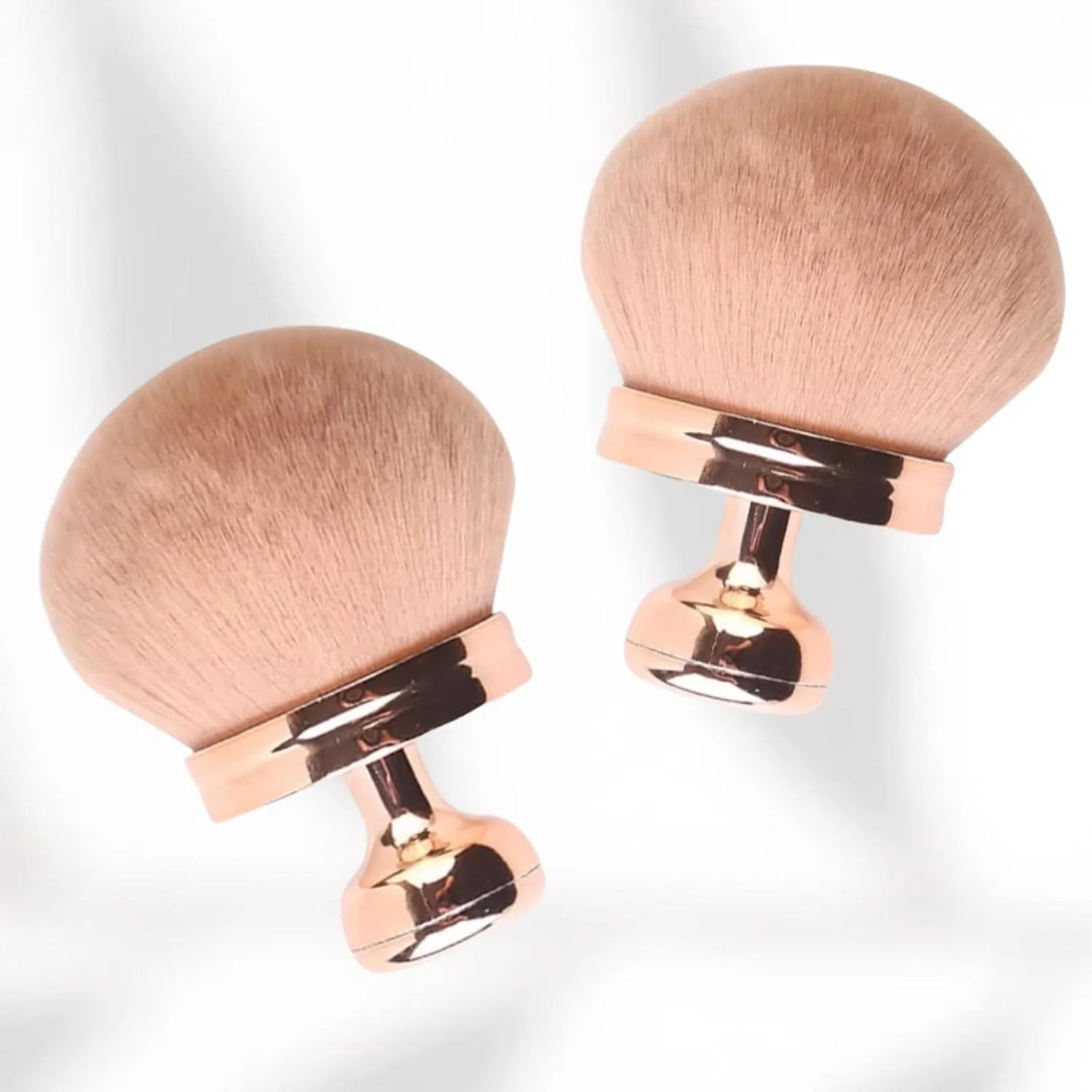 براش آرایشی بزرگ رُزگلد با موهای نرم و کرکی و سر گرد برای پودر، رژگونه و ایجاد پوشش طبیعی و زیبا براش آرایشی بزرگ رُزگلد با موهای نرم و کرکی و سر گرد برای پودر، رژگونه و ایجاد پوشش طبیعی و زیبا