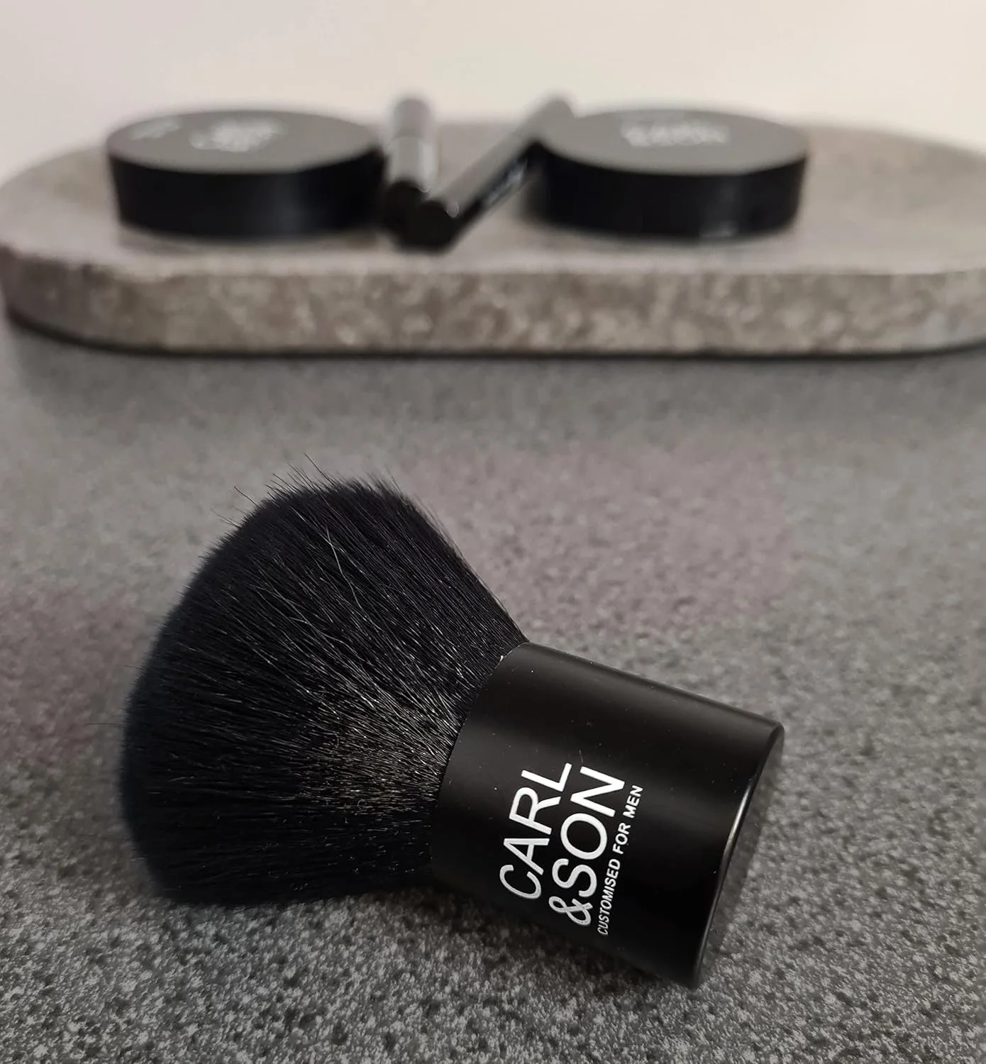 براش پودر آرایشی مشکی 22 گرمی Carl&Son براش پودر آرایشی مشکی 22 گرمی Carl&Son