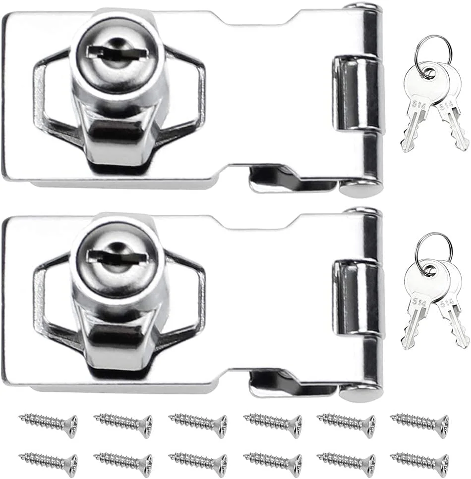 دو عدد قفل زبانه درب 70 میلی متری با روکش کروم به همراه قفل آویز و کلید، مناسب برای قفل کردن درب های سوله، درب گاراژ، کابینت ها، جعبه ها و مبلمان - نقره ای