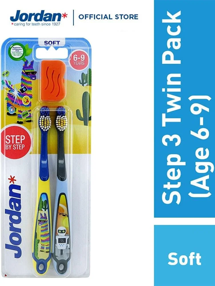 مسواک کودکانه جردن مناسب کودکان 6-9 سال، بسته دوتایی، مسواک بدون BPA با جعبه مسافرتی (چند رنگ با جعبه مسافرتی - بسته 2 عددی)