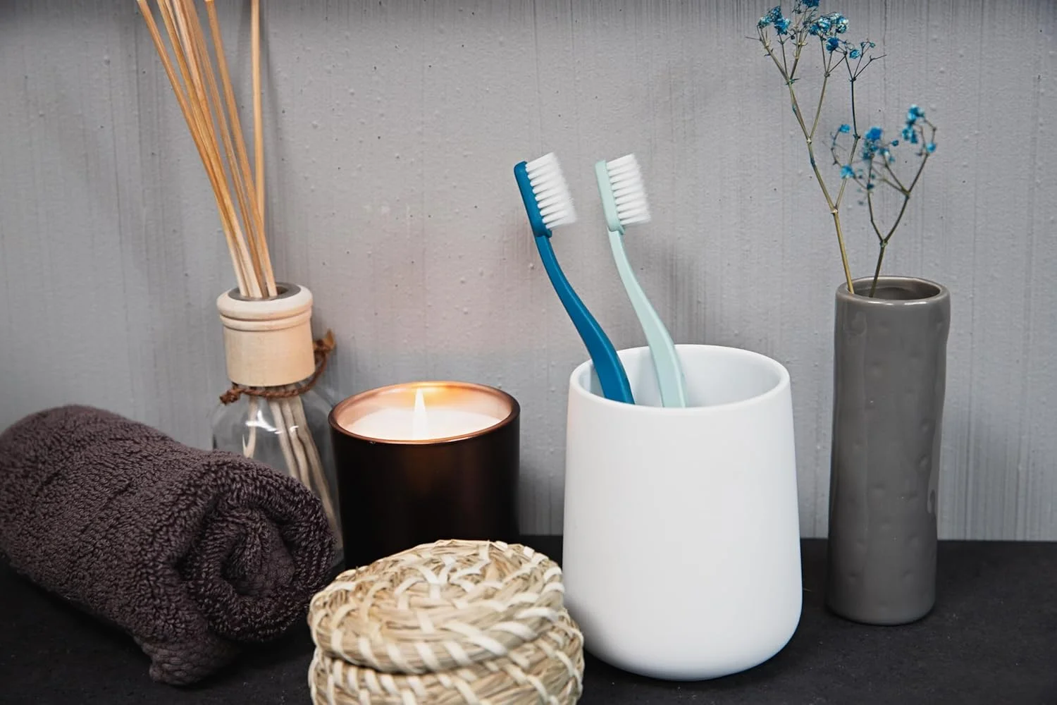 مسواک متوسط جردن گرین کلین، بسته 2 عددی، رنگ های متنوع، برس های گیاهی، دسته بازیافتی، عملکرد عالی، طراحی مدرن و مواد با کیفیت پایدار