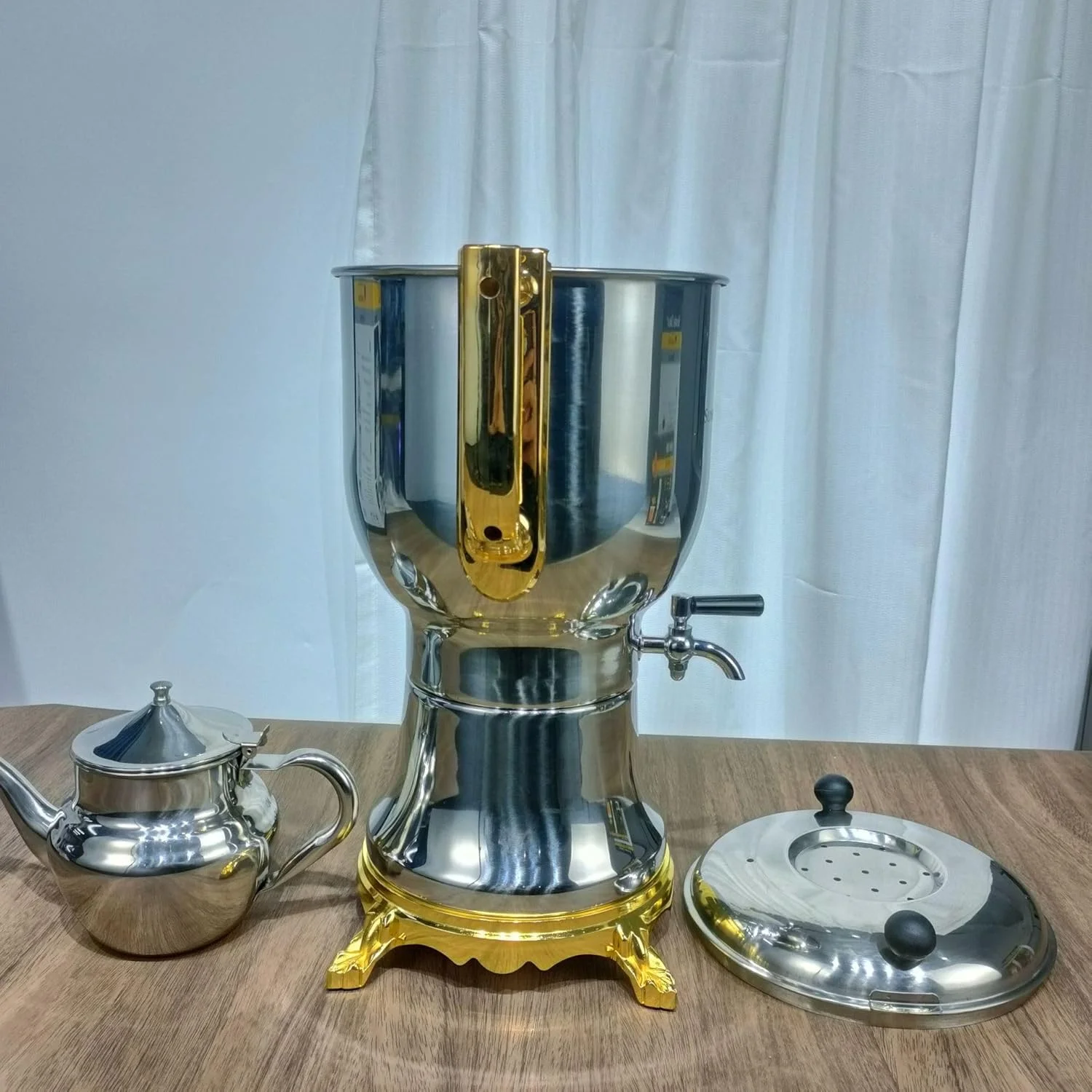 چای ساز سماوری برقی با ظرفیت 4 لیتر، 1800 وات، استیل ضد زنگ با تزیینات طلایی، ست کتری و سماور SC-020 چای ساز سماوری برقی با ظرفیت 4 لیتر، 1800 وات، استیل ضد زنگ با تزیینات طلایی، ست کتری و سماور SC-020