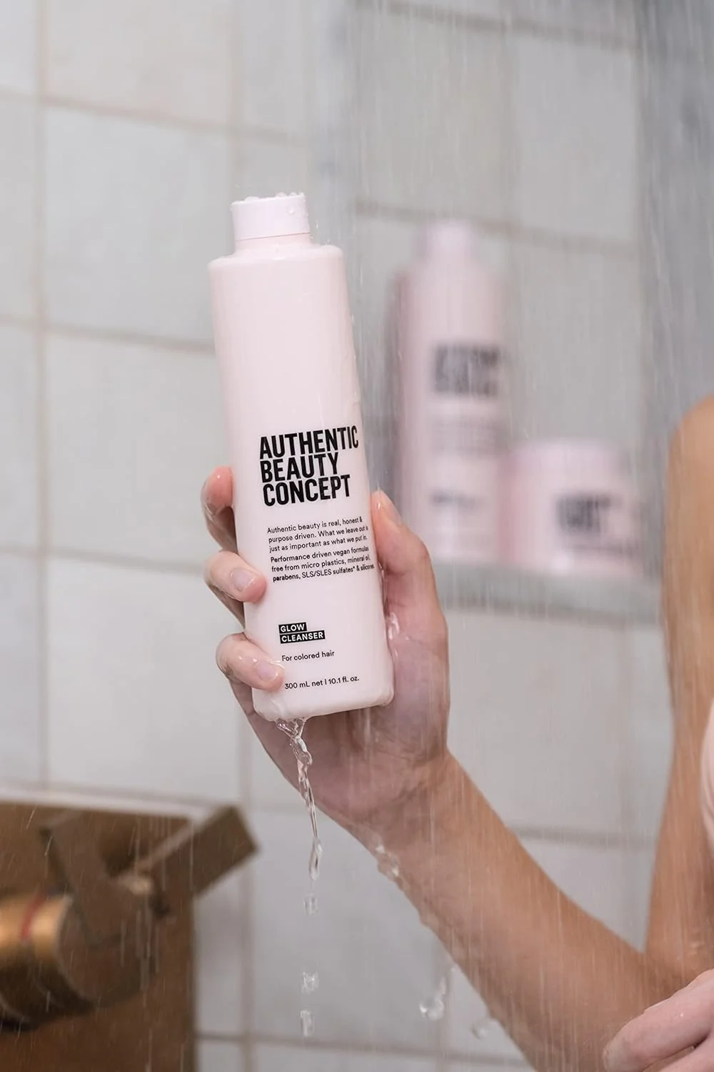 شامپو پاک کننده موهای رنگ شده Authentic Beauty Concept Glow | شامپو تمیز کننده برای موهای رنگ شده | محافظت از رنگ مو | مرطوب کننده موهای رنگ شده | وگان و بدون تست حیوانی | بدون سولفات | 300 میلی لیتر