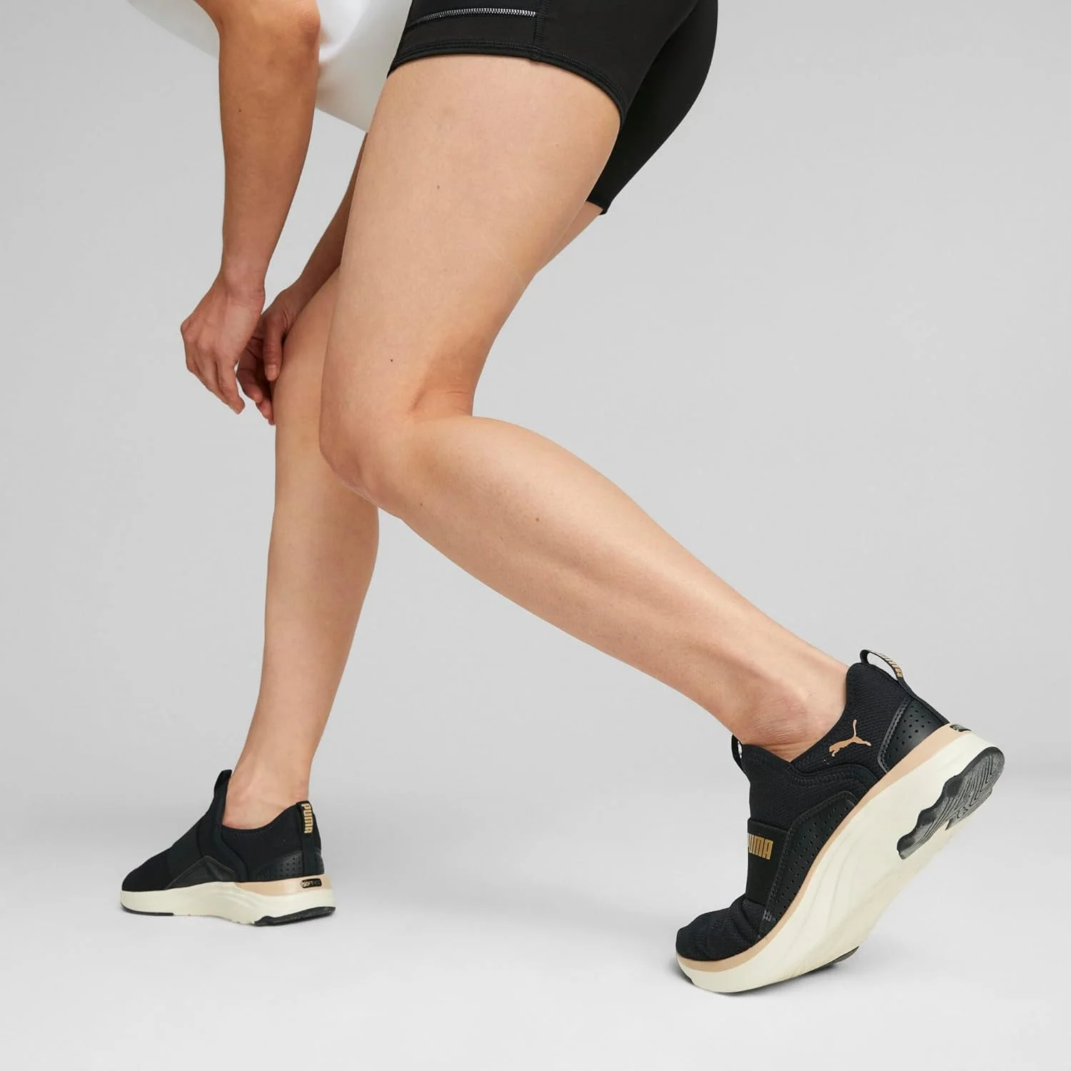 کفش دویدن زنانه پوما سافتراید سوفیا اسلیپ-آن کفش دویدن زنانه پوما سافتراید سوفیا اسلیپ-آن