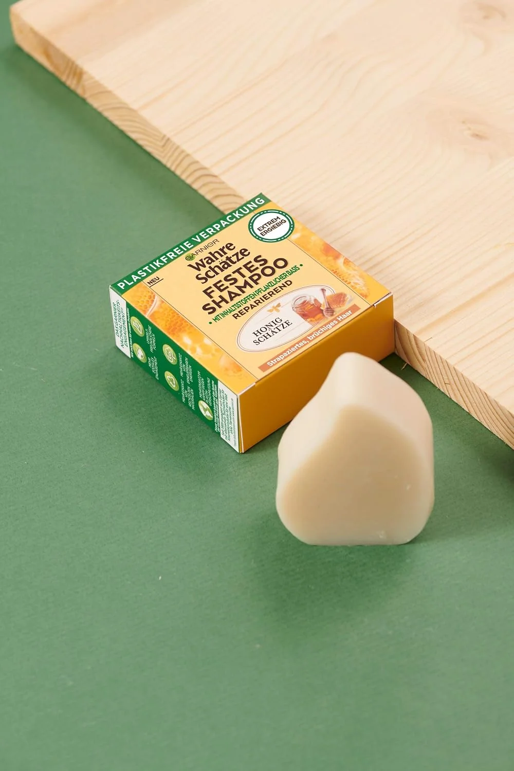 شامپو جامد گنجینه های عسل Garnier True Treasures با موم زنبور عسل، برای موهای آسیب دیده و شکننده، فرمول زیست تخریب پذیر، وگان، بسته 1 عددی شامپو جامد گنجینه های عسل Garnier True Treasures با موم زنبور عسل، برای موهای آسیب دیده و شکننده، فرمول زیست تخریب پذیر، وگان، بسته 1 عددی