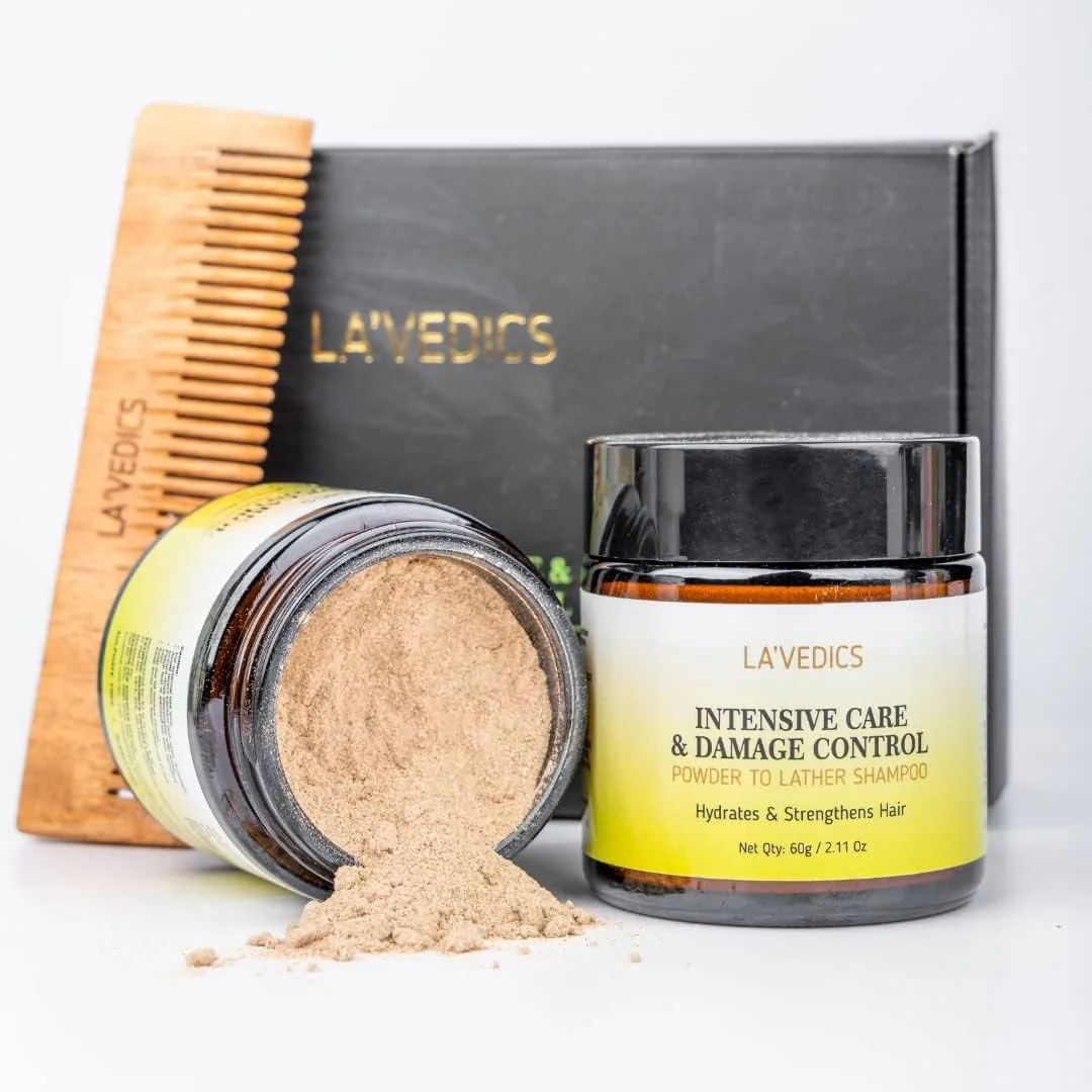 شامپو پودری کنترل آسیب مو LA'VEDICS Ultimate Intensive Hair Care به همراه شانه چوبی برای آقایان و بانوان | بدون سولفات | مغذی | ترمیم و تبدیل موهای شما، شامپو تقویت کننده برای موهای صاف