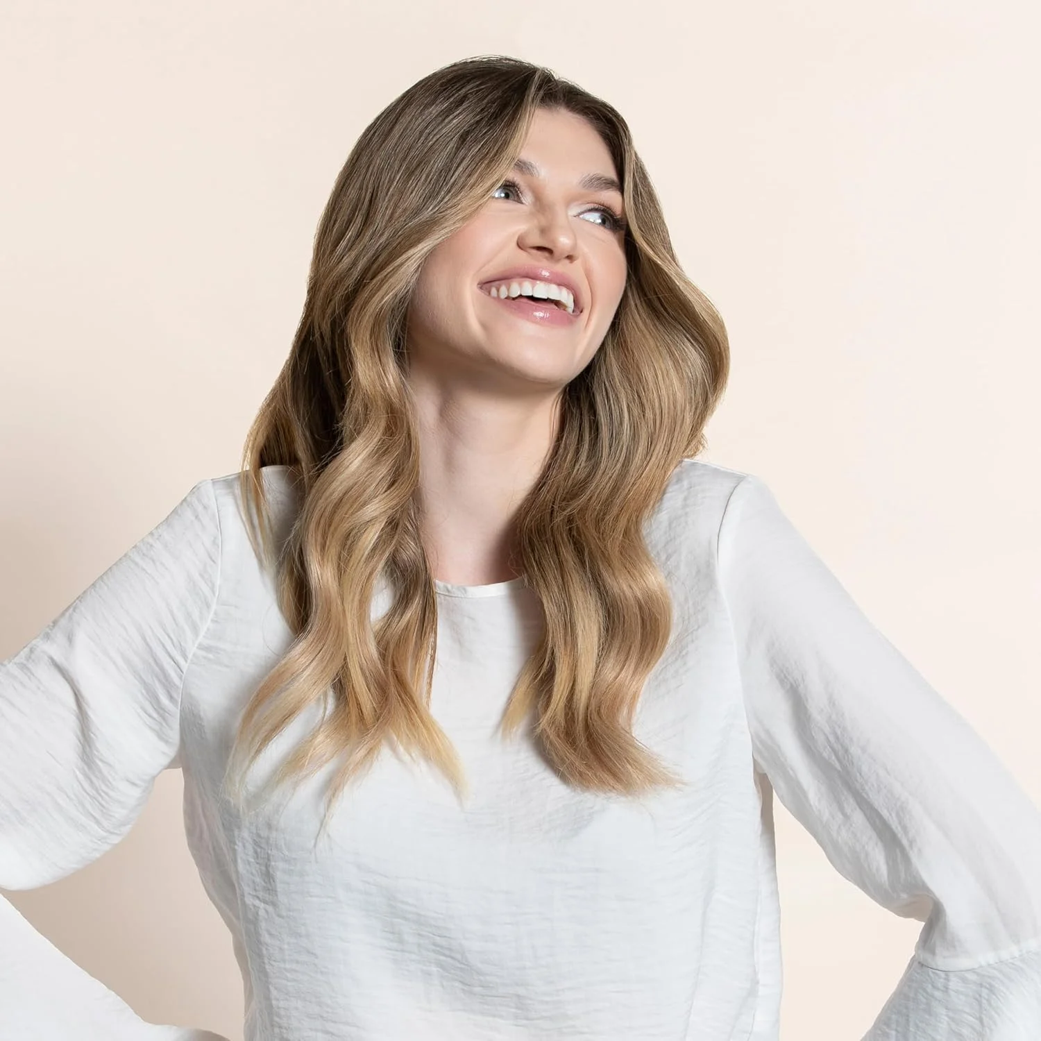 شامپو نرم کننده مو چی ShineCare - حجم 739 میلی لیتر - موهای کدر و بی روح را به موهایی نرم و لطیف تبدیل می کند، وز و موخوره را از بین می برد و درخشش و رطوبت فوری به مو می بخشد.