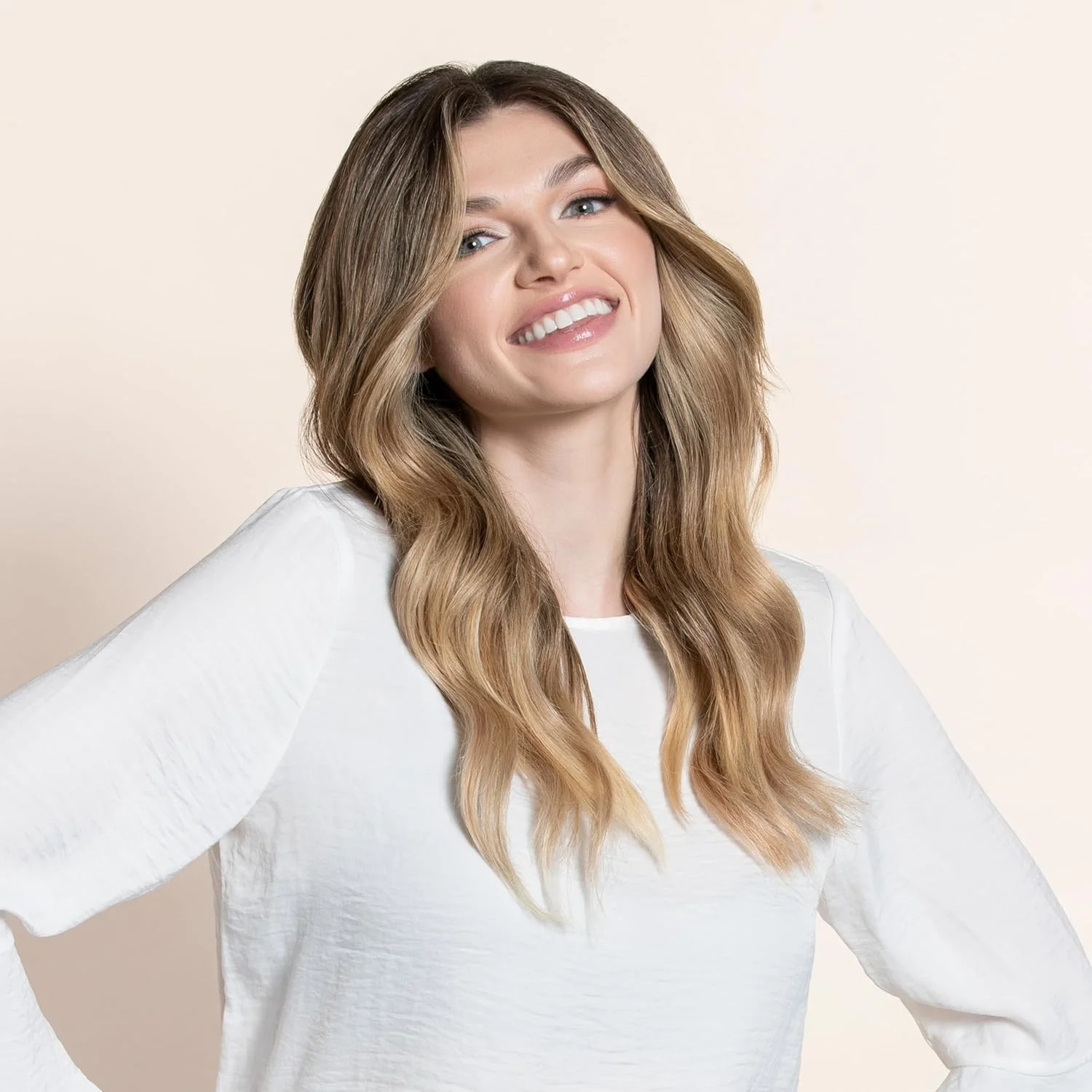 شامپو نرم کننده مو چی ShineCare - حجم 739 میلی لیتر - موهای کدر و بی روح را به موهایی نرم و لطیف تبدیل می کند، وز و موخوره را از بین می برد و درخشش و رطوبت فوری به مو می بخشد.