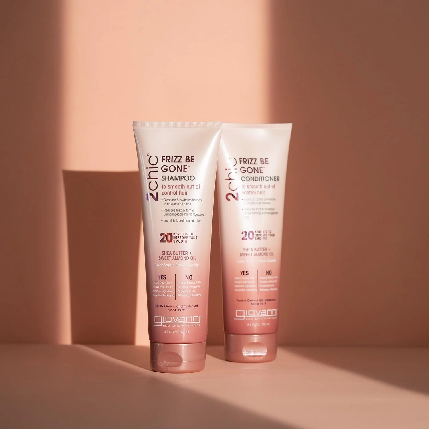 شامپو ضد وز مو جووانی 2chic - فرمول صاف کننده موی طبیعی ضد وز با کره شی و روغن بادام شیرین، ماکادمیا، نارگیل، بدون سولفات و پارابن، محافظ رنگ مو - 710 میلی لیتر شامپو ضد وز مو جووانی 2chic - فرمول صاف کننده موی طبیعی ضد وز با کره شی و روغن بادام شیرین، ماکادمیا، نارگیل، بدون سولفات و پارابن، محافظ رنگ مو - 710 میلی لیتر