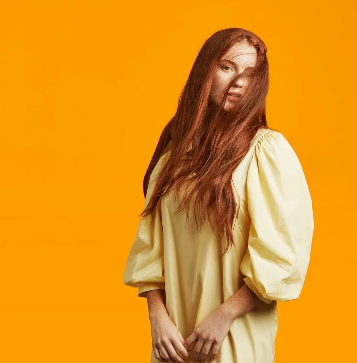 شامپو تقویت کننده موی وگان نیتیو با بادام و شی باتر، تمیز، بدون سولفات، پارابن و سیلیکون - 487 میلی لیتر