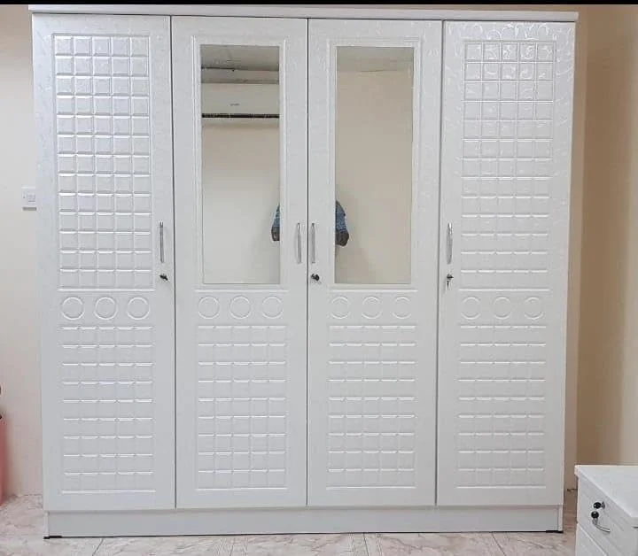 کمد لباس چوبی 4 درب Home City Furniture مدل HCF-7748، کابینت و کمدهای ساخته شده از چوب مهندسی شده و MDF با 4 کشو. مدرن، شیک و بادوام (سفید)