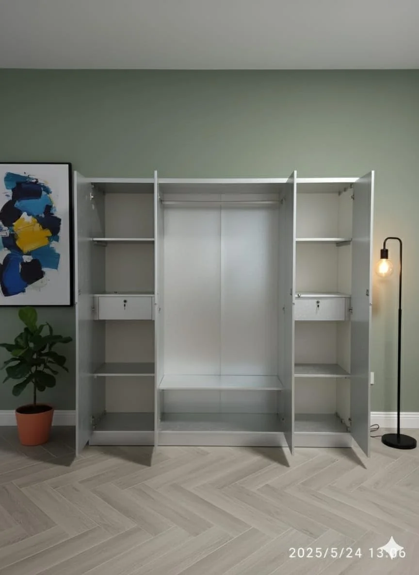 کمد لباس مدرن 4 درب، 200x200x50 سانتی متر، سفید با جزئیات طلایی، آینه داخلی