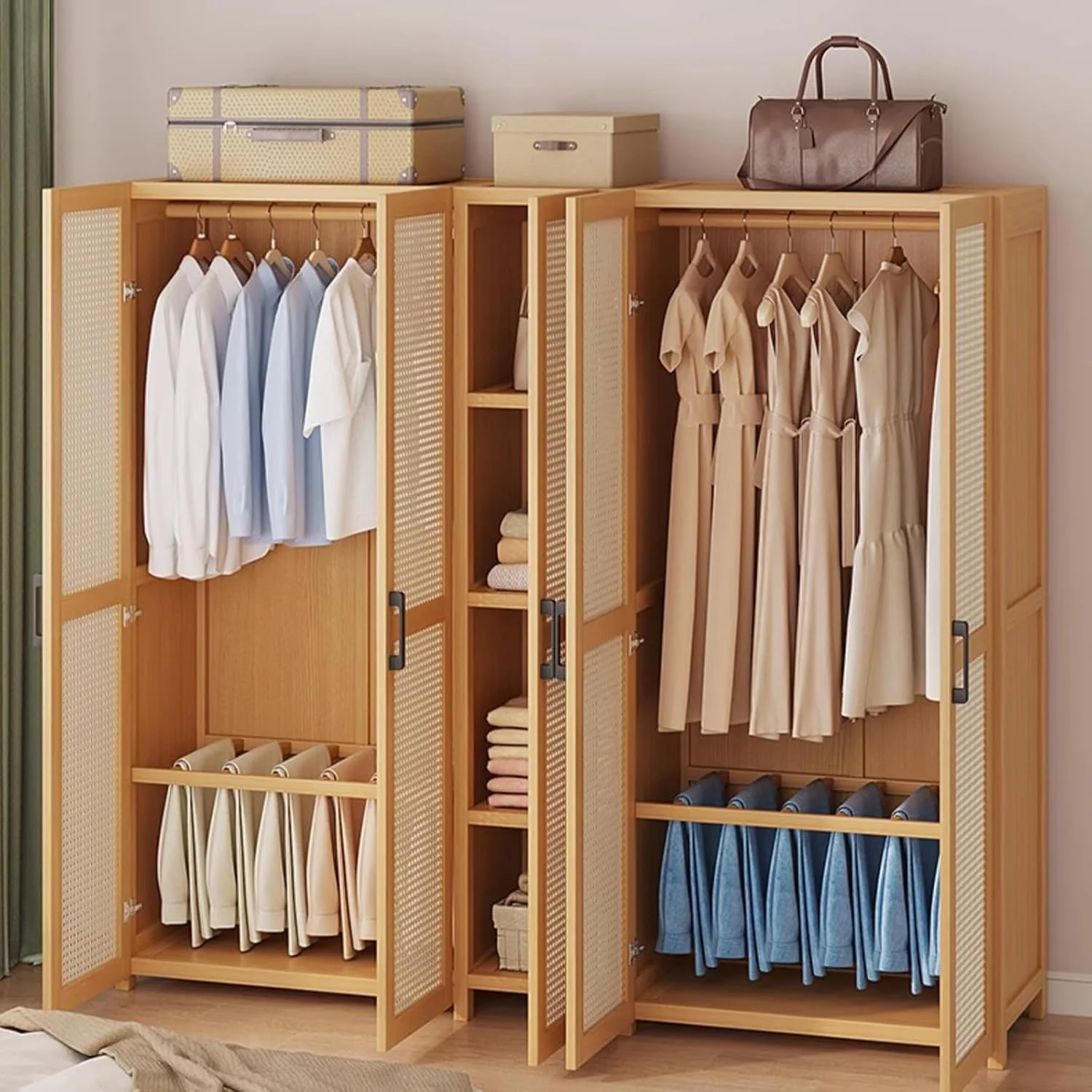 کمد لباس LBCZJYX با درب، دارای چندین فضای ذخیره سازی، درب کابینت حصیری پلاستیکی با طراحی بسته و میله آویز ضخیم برای اتاق خواب، آپارتمان، سالن، سایز A 47.2in*16.5in*63.0in