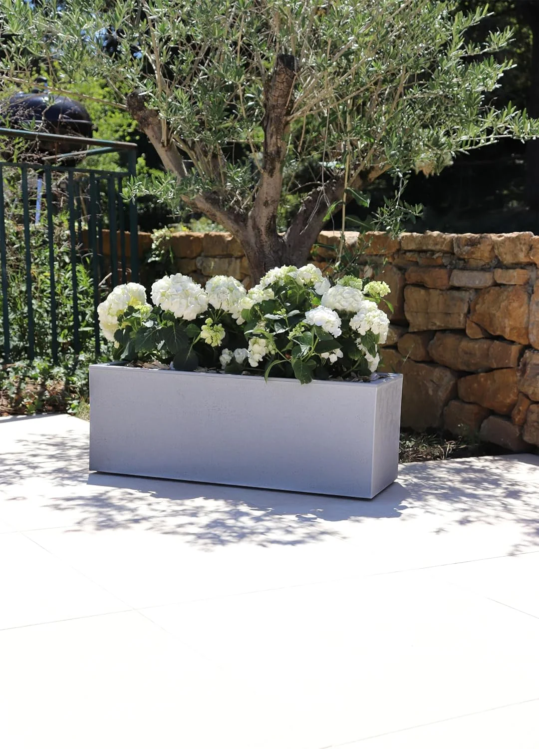جعبه گل بازالت آپ EDA با حجم 57 لیتر - طرح دکور بتنی - تک جداره - دارای محفظه ذخیره آب - ابعاد 79.5x29.5x29.5 سانتی متر - خاکستری بتنی