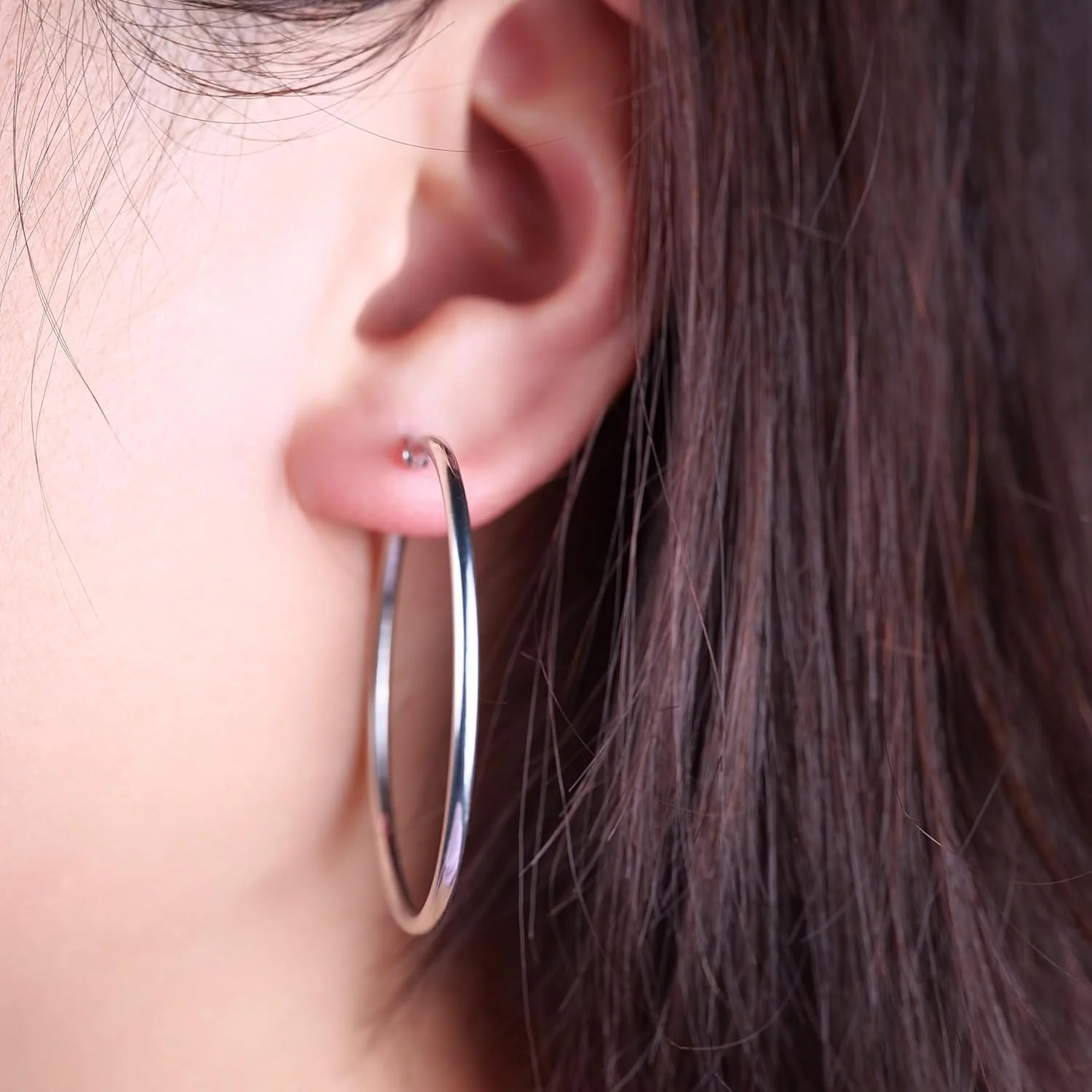 گوشواره های حلقه ای سبک وزن تیتانیومی خالص ضد حساسیت Limerencia برای زنان و دختران گوش های حساس (حلقه نازک گرد 43 میلی متری، خاکستری براق) گوشواره های حلقه ای سبک وزن تیتانیومی خالص ضد حساسیت Limerencia برای زنان و دختران گوش های حساس (حلقه نازک گرد 43 میلی متری، خاکستری براق)