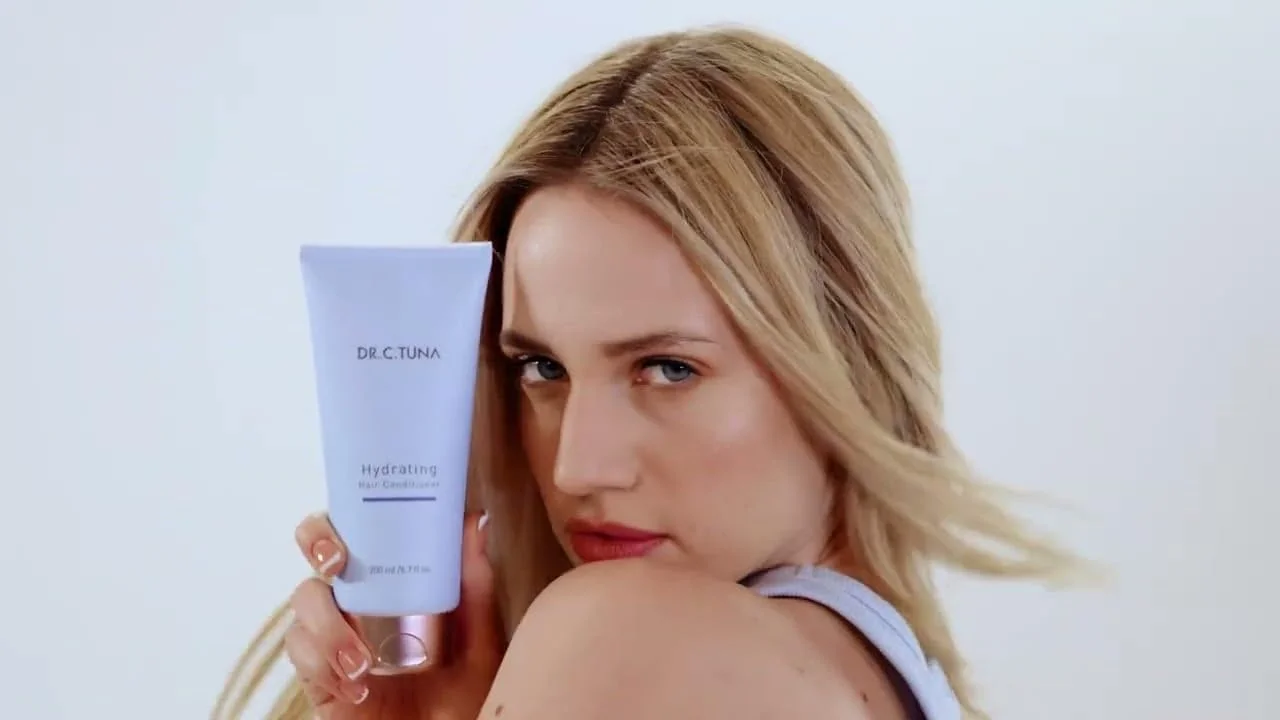 نرم کننده مو آبرسان دکتر سی تونا فارماسی، کنترل عمقی ضد وز، رطوبت مو را تجدید می کند، موهای قوی، براق و سالم، برای موهای خشک و آسیب دیده، وگان 200 میلی لیتر نرم کننده مو آبرسان دکتر سی تونا فارماسی، کنترل عمقی ضد وز، رطوبت مو را تجدید می کند، موهای قوی، براق و سالم، برای موهای خشک و آسیب دیده، وگان 200 میلی لیتر