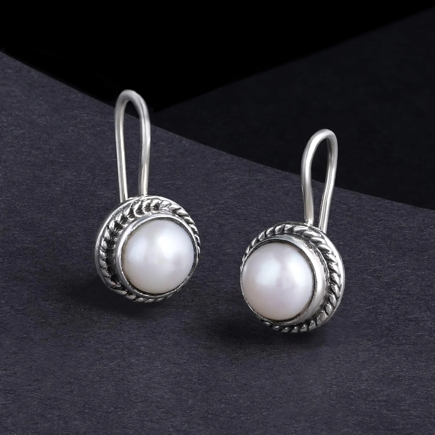 آهلی گوشواره آویز نقره استرلینگ 925 با روکش اکسید شده ضد تیرگی و مروارید سفید طرح قلاب ماهی، مناسب استفاده روزمره شیک بانوان آهلی گوشواره آویز نقره استرلینگ 925 با روکش اکسید شده ضد تیرگی و مروارید سفید طرح قلاب ماهی، مناسب استفاده روزمره شیک بانوان