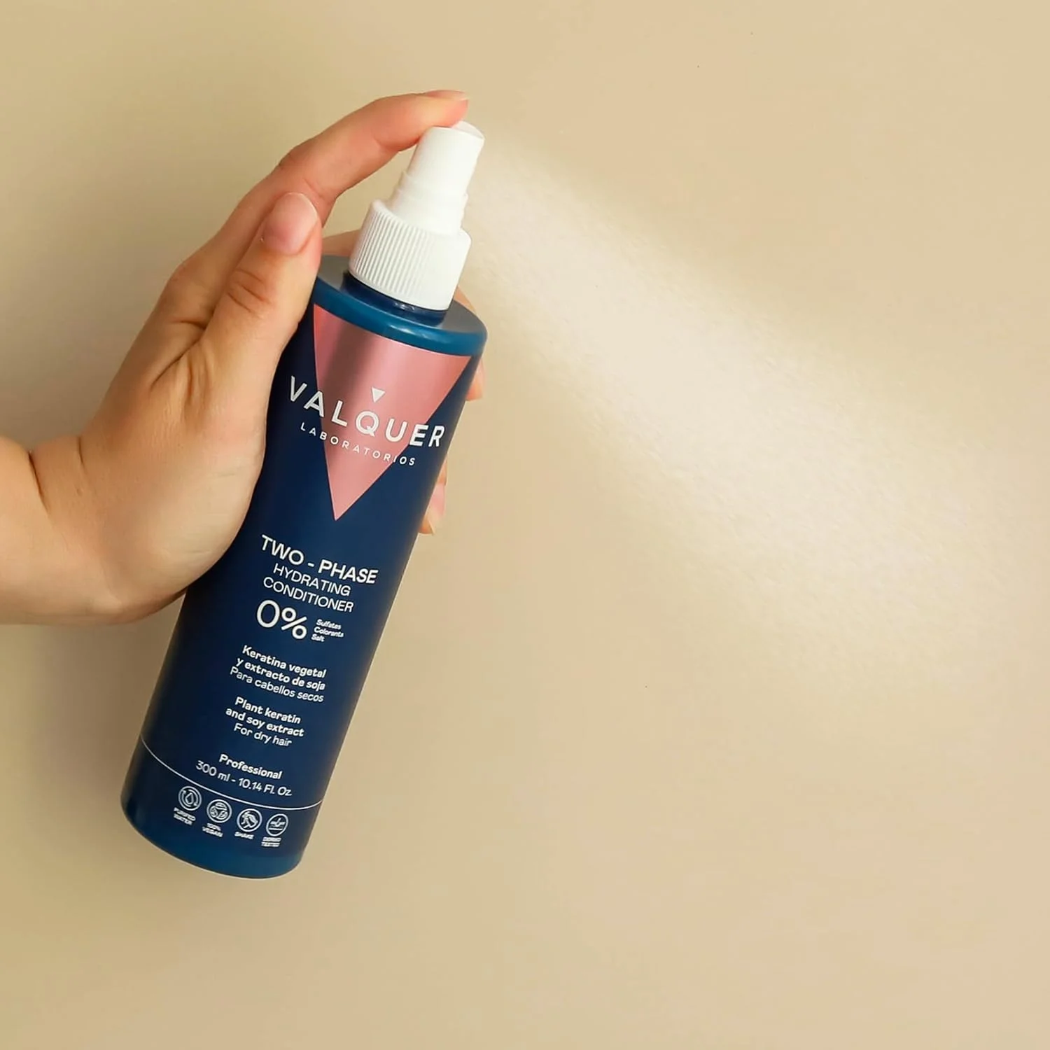 نرم کننده موی دو فاز فوق مرطوب کننده والکر برای موهای خشک. آبرسانی و تغذیه شدید. بدون سولفات، رنگ و نمک. وگان - 300 میلی لیتر نرم کننده موی دو فاز فوق مرطوب کننده والکر برای موهای خشک. آبرسانی و تغذیه شدید. بدون سولفات، رنگ و نمک. وگان - 300 میلی لیتر