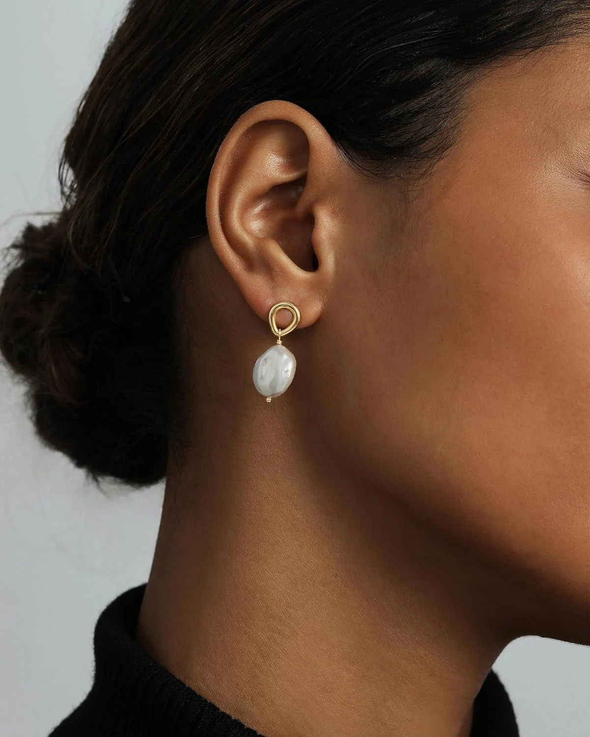 گوشواره های آویز مروارید زنانه با روکش طلای 14 عیار PAVOI - جواهرات مد با قفل پروانه ای