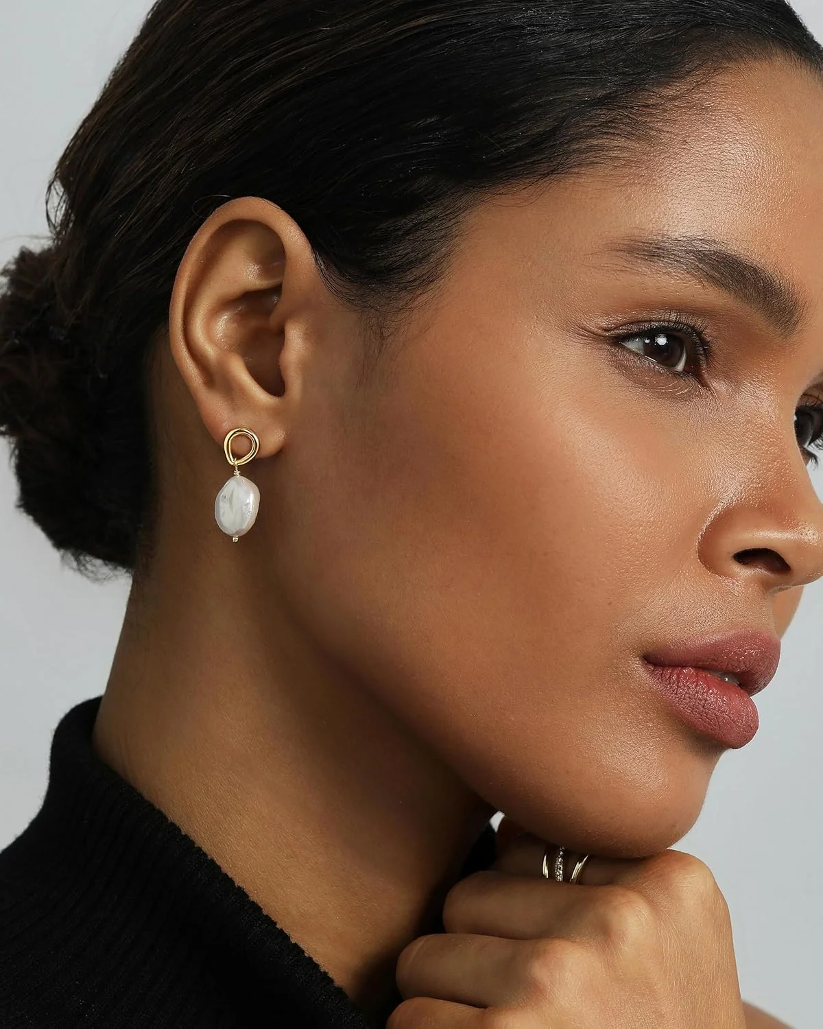 گوشواره های آویز مروارید زنانه با روکش طلای 14 عیار PAVOI - جواهرات مد با قفل پروانه ای