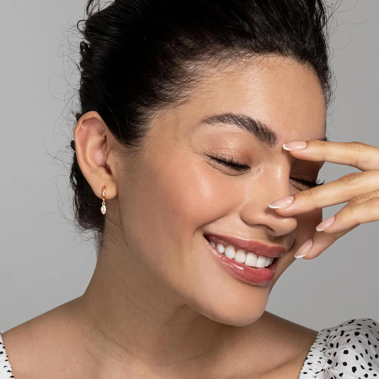 گوشواره های آویزی/آویز سبک وزن با روکش طلای 14 عیار و پایه نقره استرلینگ S925 پاوی برای زنان | زیورآلات مذهبی: صلیب، چشم نظر، شبدر، سلتیک | گوشواره های ظریف برای زنان گوشواره های آویزی/آویز سبک وزن با روکش طلای 14 عیار و پایه نقره استرلینگ S925 پاوی برای زنان | زیورآلات مذهبی: صلیب، چشم نظر، شبدر، سلتیک | گوشواره های ظریف برای زنان