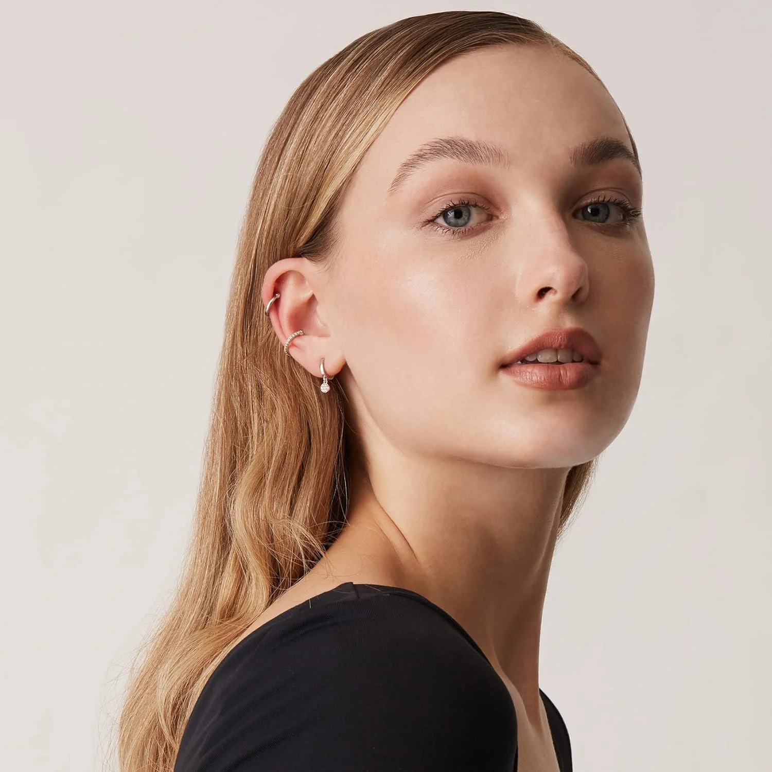 گوشواره های حلقه ای کوچک پاوی نگین دار نقره استرلینگ 925 با روکش طلای 14 عیار | گیره ای برای غضروف گوش گوشواره های حلقه ای کوچک پاوی نگین دار نقره استرلینگ 925 با روکش طلای 14 عیار | گیره ای برای غضروف گوش