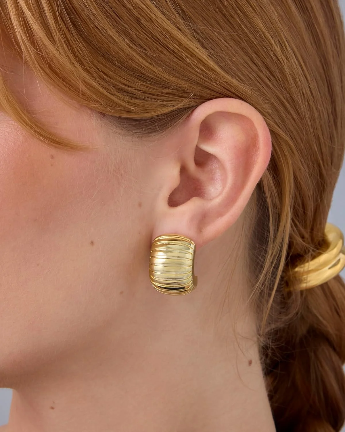 گوشواره های حلقه ای هاگی سبک وزن و حجیم با روکش طلای 14 عیار PAVOI برای زنان | گوشواره های جواهرات شیک بوهمی با طرح کروسان دنده دار