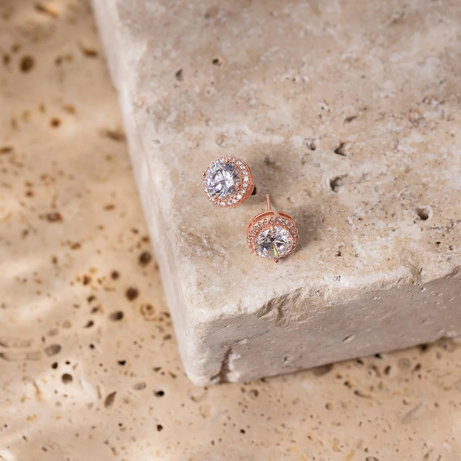 گوشواره های حلقه ای نگین دار گرد درخشان با روکش طلای 14 عیار پاوی - زیرکونیای مکعبی ممتاز در رزگلد، طلای سفید و طلای زرد