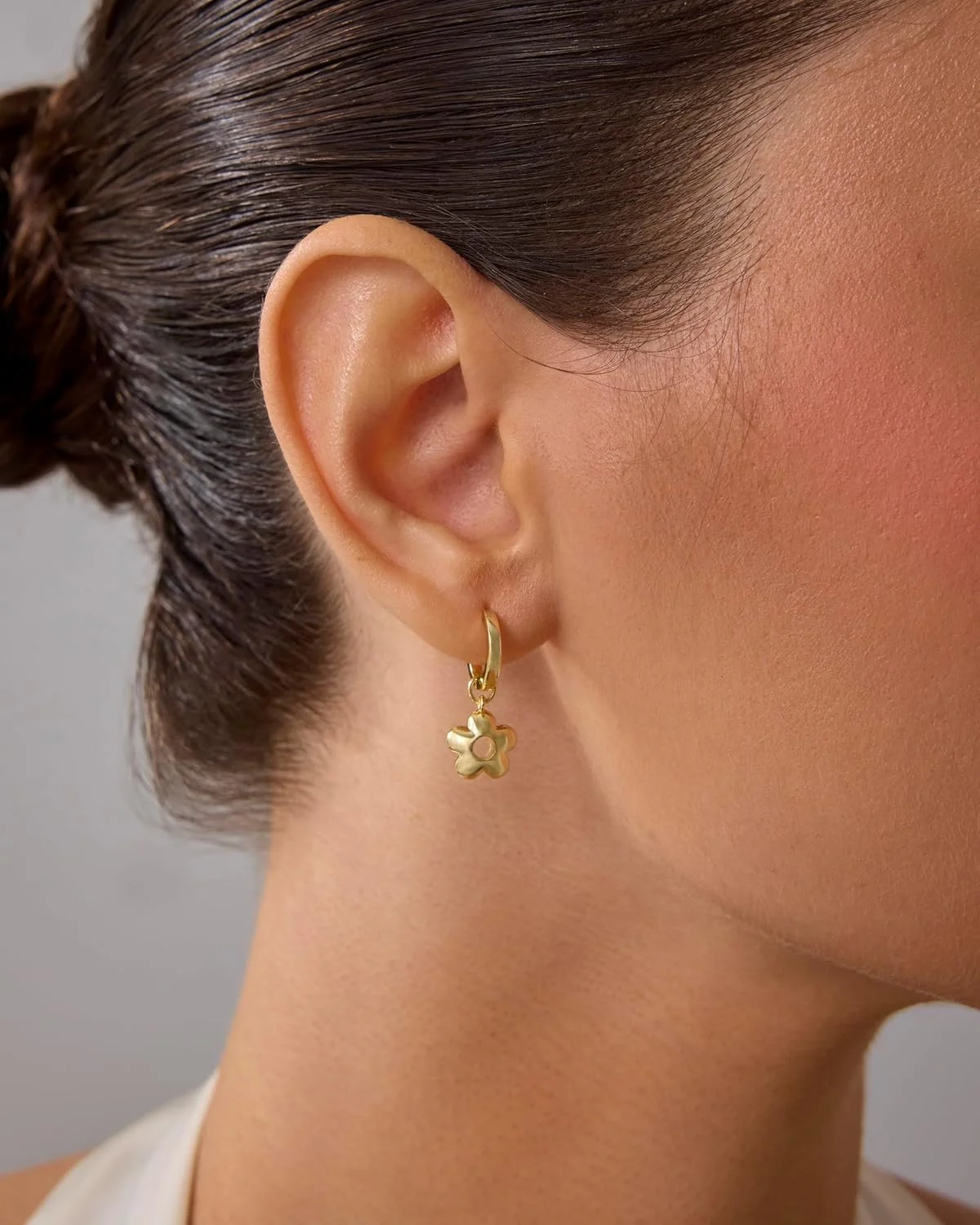 گوشواره های حلقه ای آویز گل زنانه پاوی با روکش طلای 14 عیار | گوشواره های حلقه ای آویز مد روز گوشواره های حلقه ای آویز گل زنانه پاوی با روکش طلای 14 عیار | گوشواره های حلقه ای آویز مد روز