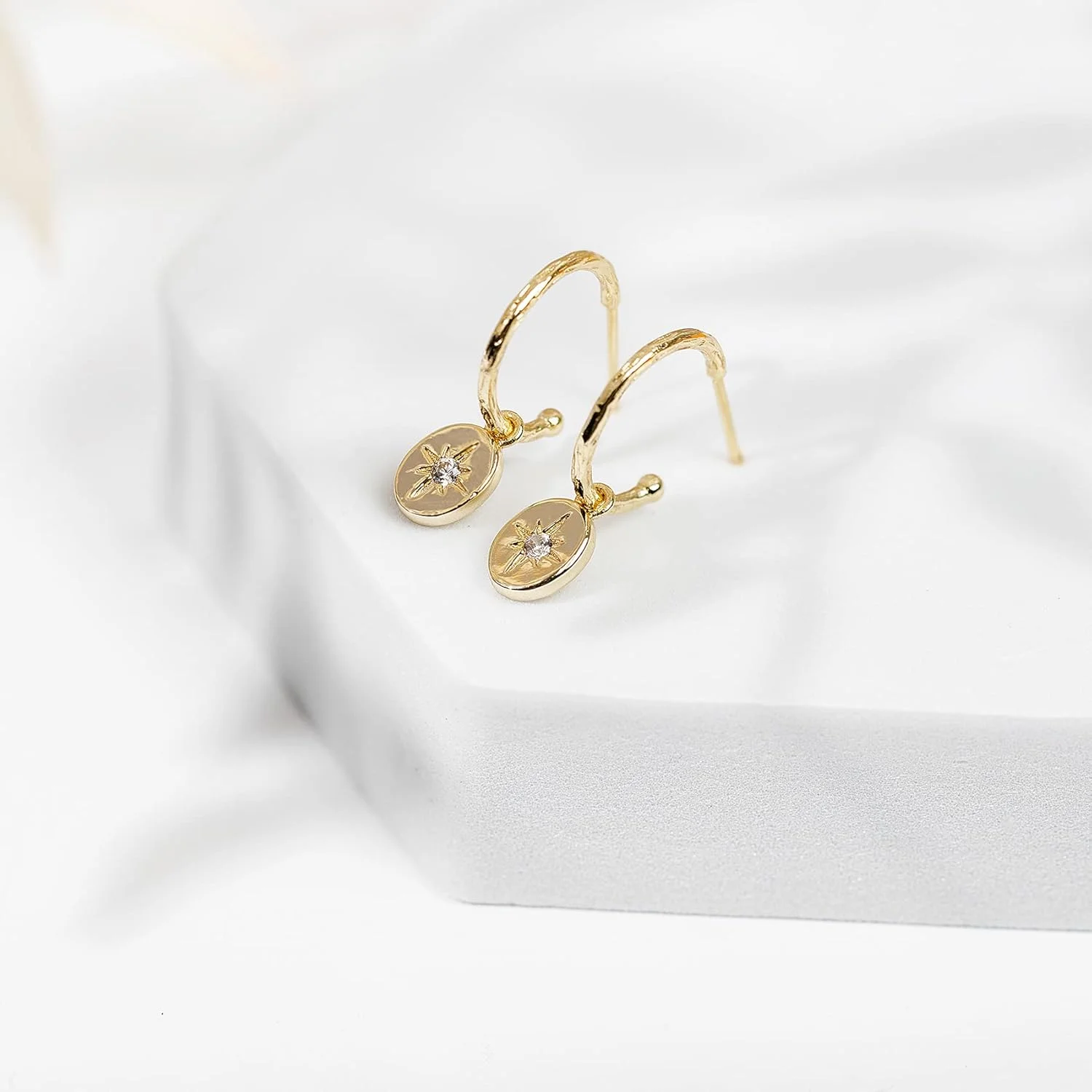 گوشواره های حلقه ای آویزی پاوی با روکش طلای 14 عیار و پایه نقره استرلینگ 925 | گوشواره حلقه ای آویز پروانه، چشم نظر، هامسا، مروارید برای زنان | گوشواره های حلقه ای آویز مد روز گوشواره های حلقه ای آویزی پاوی با روکش طلای 14 عیار و پایه نقره استرلینگ 925 | گوشواره حلقه ای آویز پروانه، چشم نظر، هامسا، مروارید برای زنان | گوشواره های حلقه ای آویز مد روز