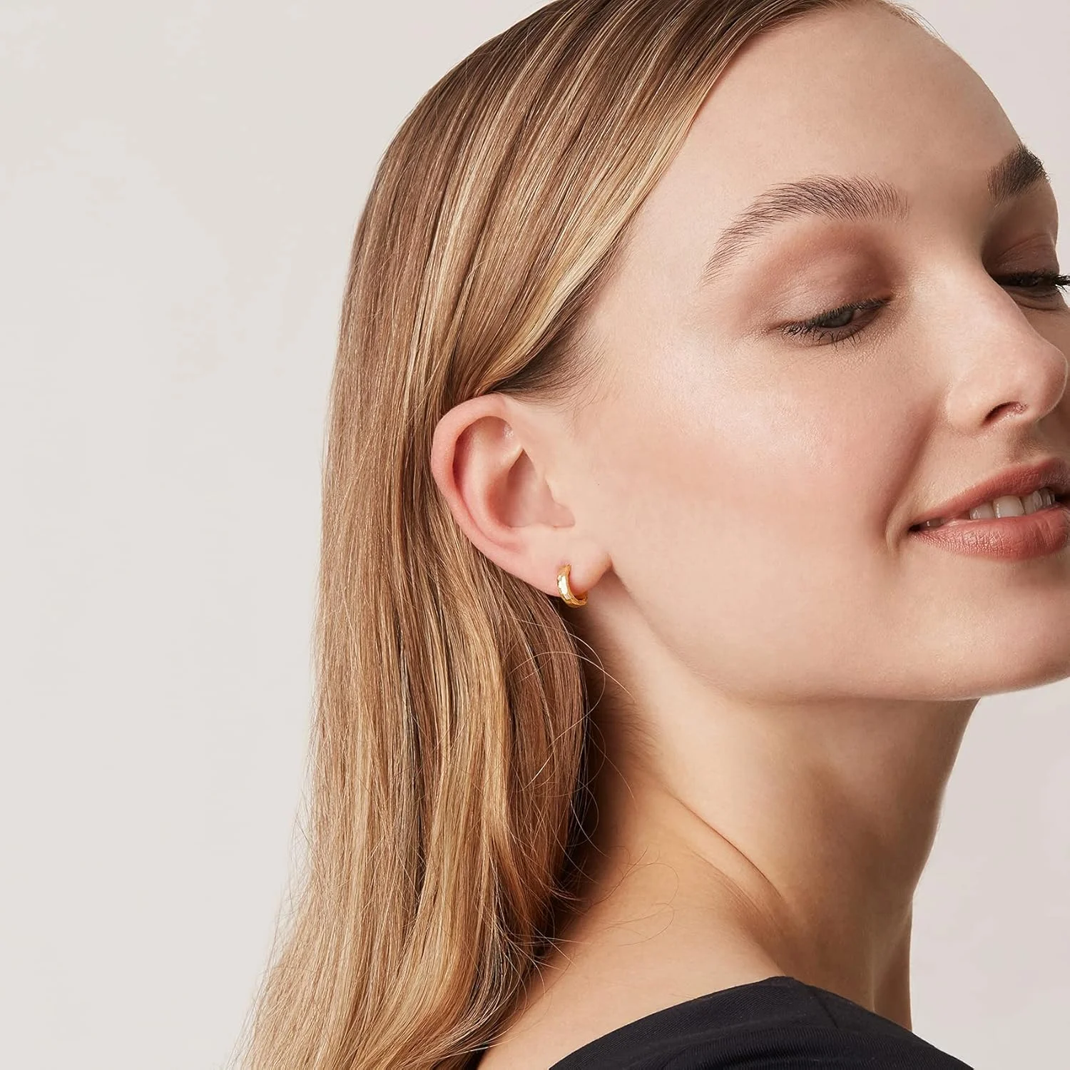 گوشواره های حلقه ای باز لبه مربعی نازک با روکش طلای 14 عیار PAVOI برای زنان | حلقه های باز سبک وزن و مد روز گوشواره های حلقه ای باز لبه مربعی نازک با روکش طلای 14 عیار PAVOI برای زنان | حلقه های باز سبک وزن و مد روز