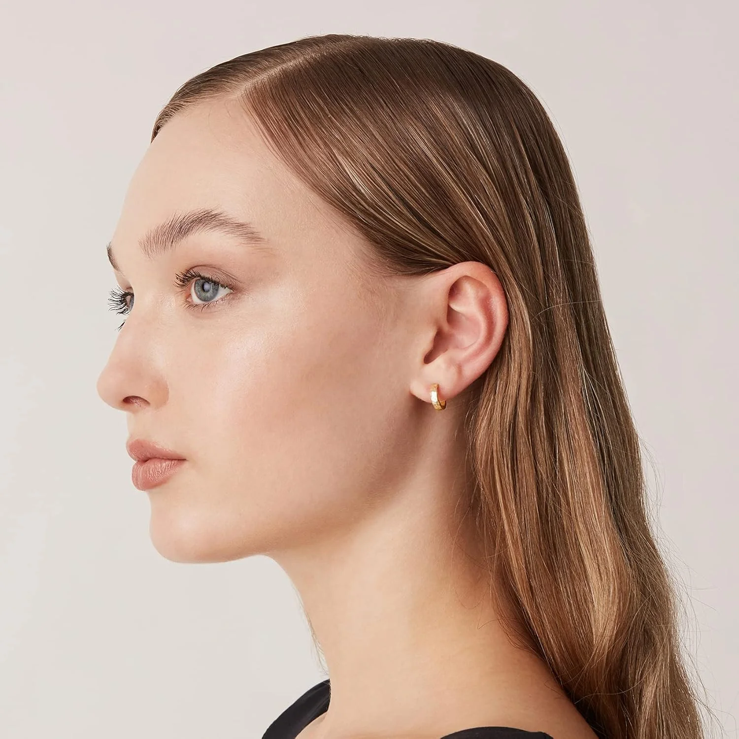 گوشواره های حلقه ای باز لبه مربعی نازک با روکش طلای 14 عیار PAVOI برای زنان | حلقه های باز سبک وزن و مد روز گوشواره های حلقه ای باز لبه مربعی نازک با روکش طلای 14 عیار PAVOI برای زنان | حلقه های باز سبک وزن و مد روز