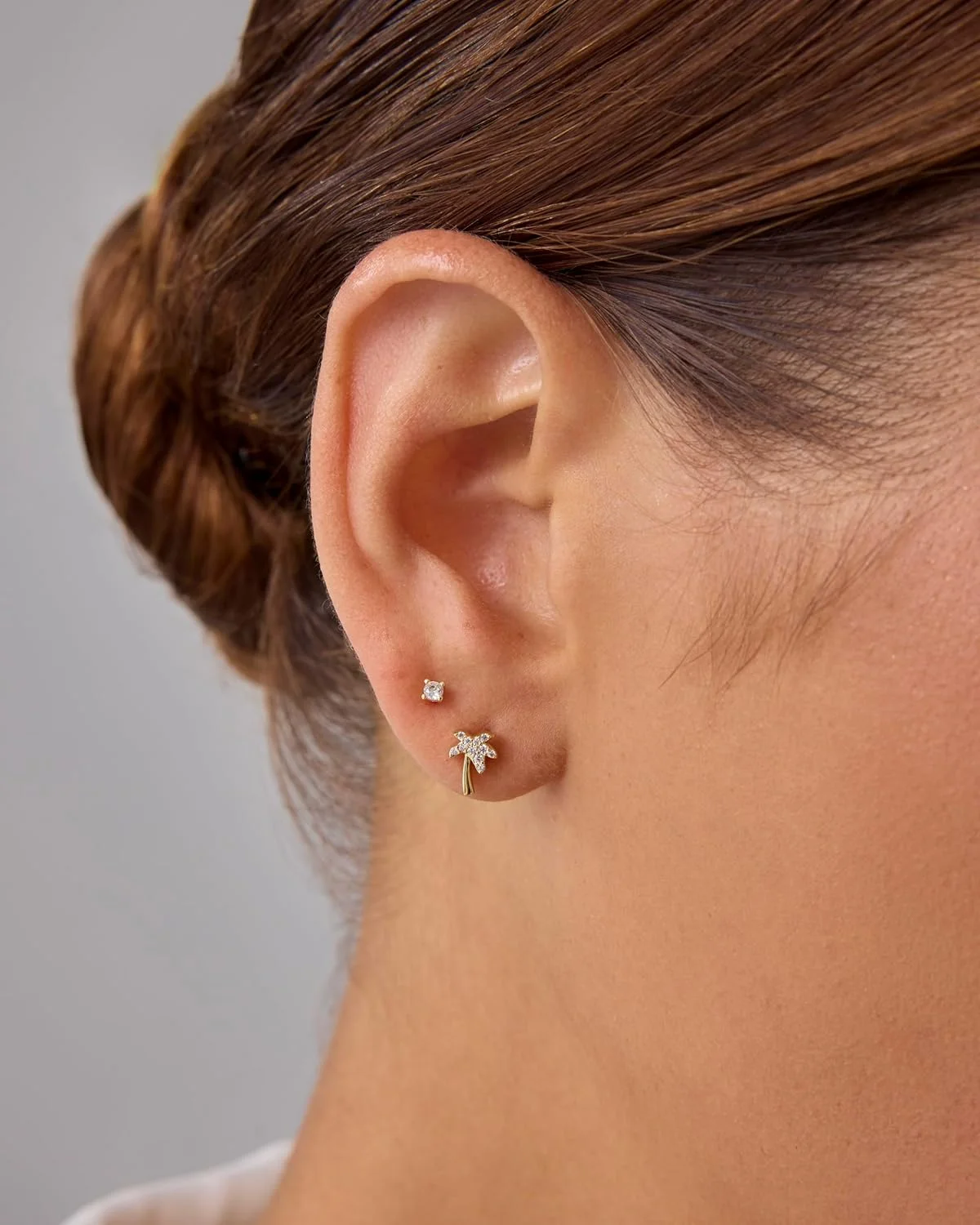 گوشواره های پشت صاف طرح درخت نخل با روکش طلای 14 عیار و زیرکونیا کیوبیک پاوی | جواهرات مد روز برای زنان گوشواره های پشت صاف طرح درخت نخل با روکش طلای 14 عیار و زیرکونیا کیوبیک پاوی | جواهرات مد روز برای زنان