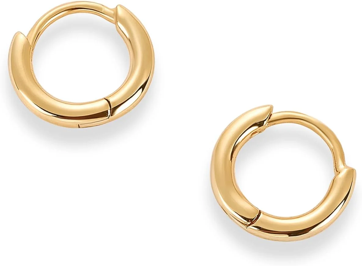 گوشواره های کوچک حلقه ای زنانه پاوی با روکش طلای 14 عیار و نگین زیرکونیا | حلقه های کوچک مناسب غضروف گوش گوشواره های کوچک حلقه ای زنانه پاوی با روکش طلای 14 عیار و نگین زیرکونیا | حلقه های کوچک مناسب غضروف گوش