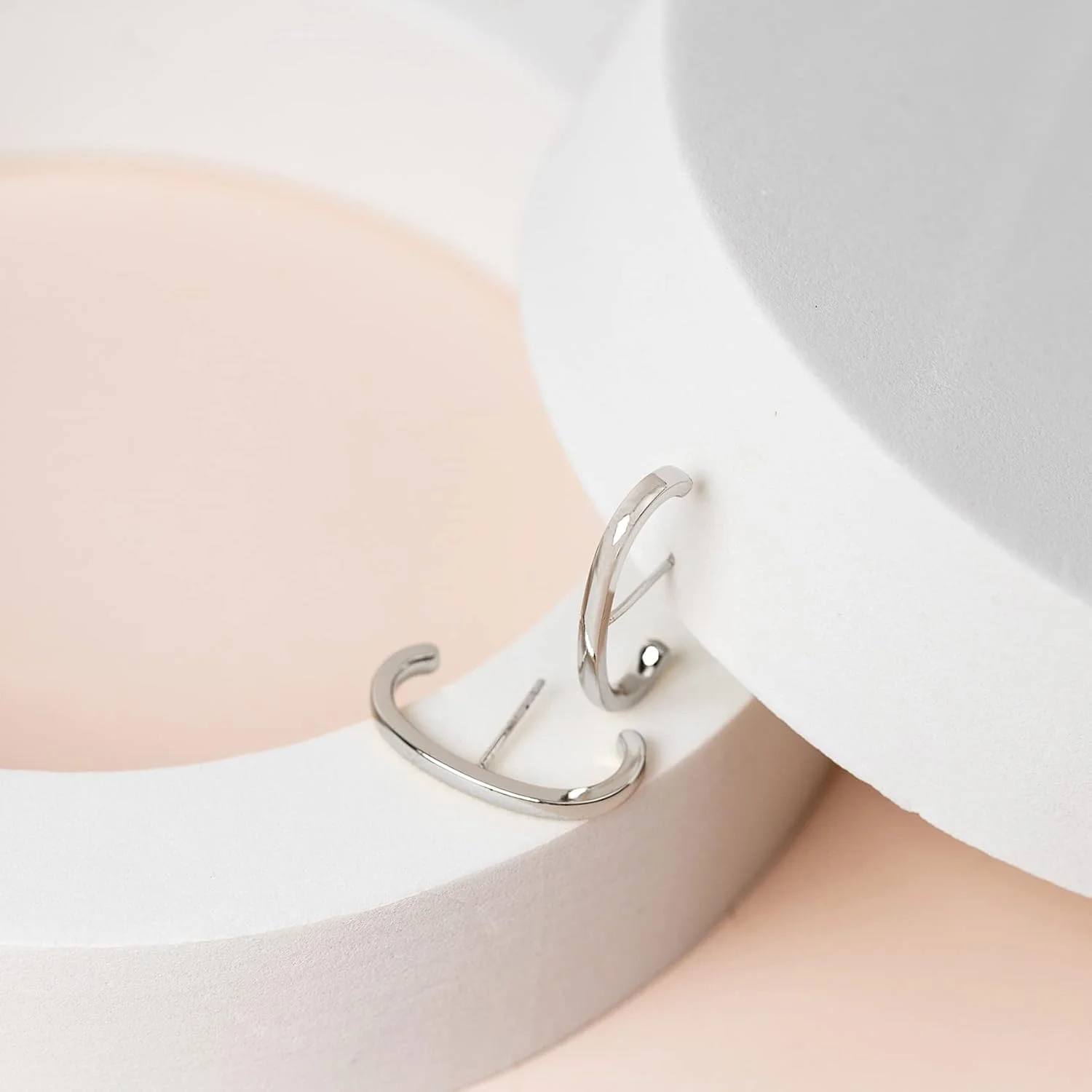 گوشواره های آویز مینیمالیستی با روکش طلای 14 عیار و پایه نقره استرلینگ 925 پاوی برای زنان | گوشواره های میخی دور لاله گوش گوشواره های آویز مینیمالیستی با روکش طلای 14 عیار و پایه نقره استرلینگ 925 پاوی برای زنان | گوشواره های میخی دور لاله گوش