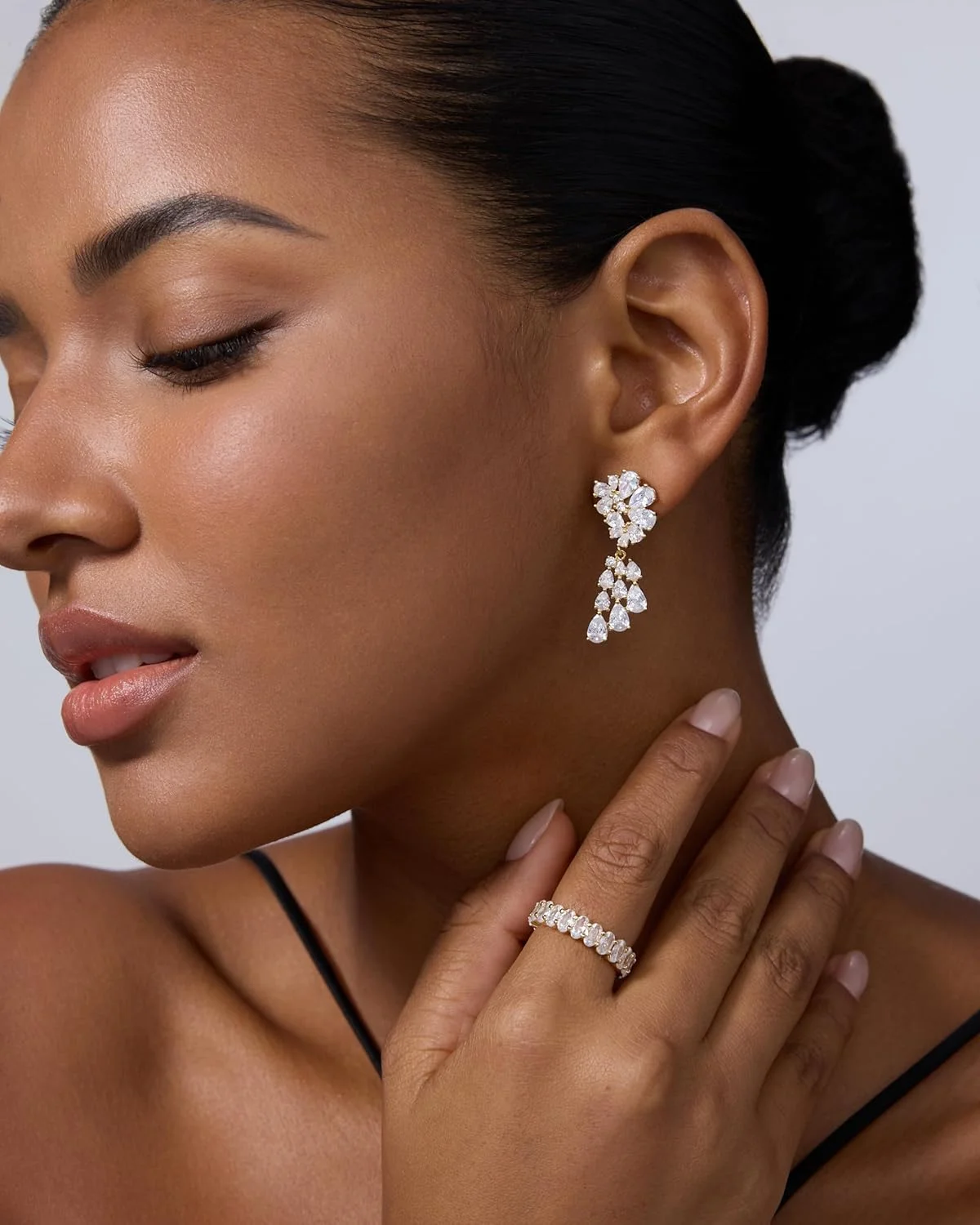 گوشواره های لوستری کریستالی زنانه با روکش طلای 14 عیار PAVOI - گوشواره های آویز نگین زیرکونیا مکعبی نقره استرلینگ برای عروس - جواهرات عروسی آویز بلند خوشه ای کریستالی گوشواره های لوستری کریستالی زنانه با روکش طلای 14 عیار PAVOI - گوشواره های آویز نگین زیرکونیا مکعبی نقره استرلینگ برای عروس - جواهرات عروسی آویز بلند خوشه ای کریستالی