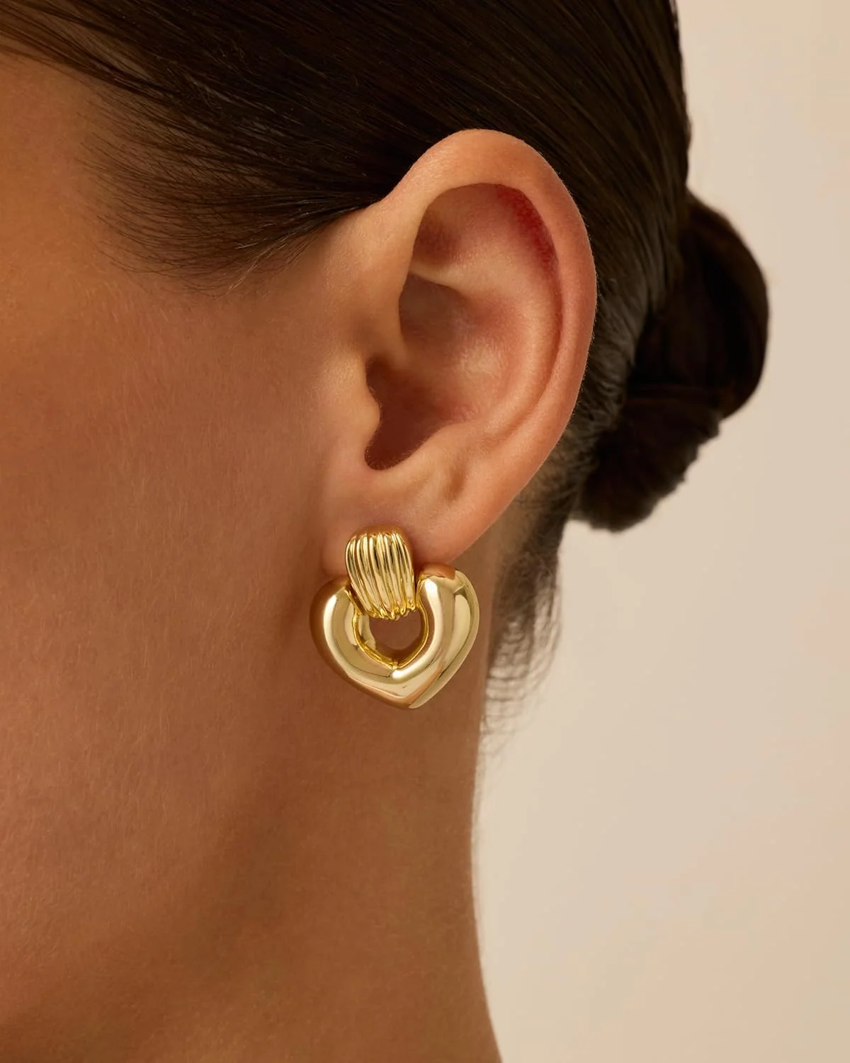 گوشواره های حلقه ای ضخیم طرح قلب با روکش طلای 14 عیار PAVOI برای زنان - جواهرات آویزی جسورانه طرح عشق گوشواره های حلقه ای ضخیم طرح قلب با روکش طلای 14 عیار PAVOI برای زنان - جواهرات آویزی جسورانه طرح عشق