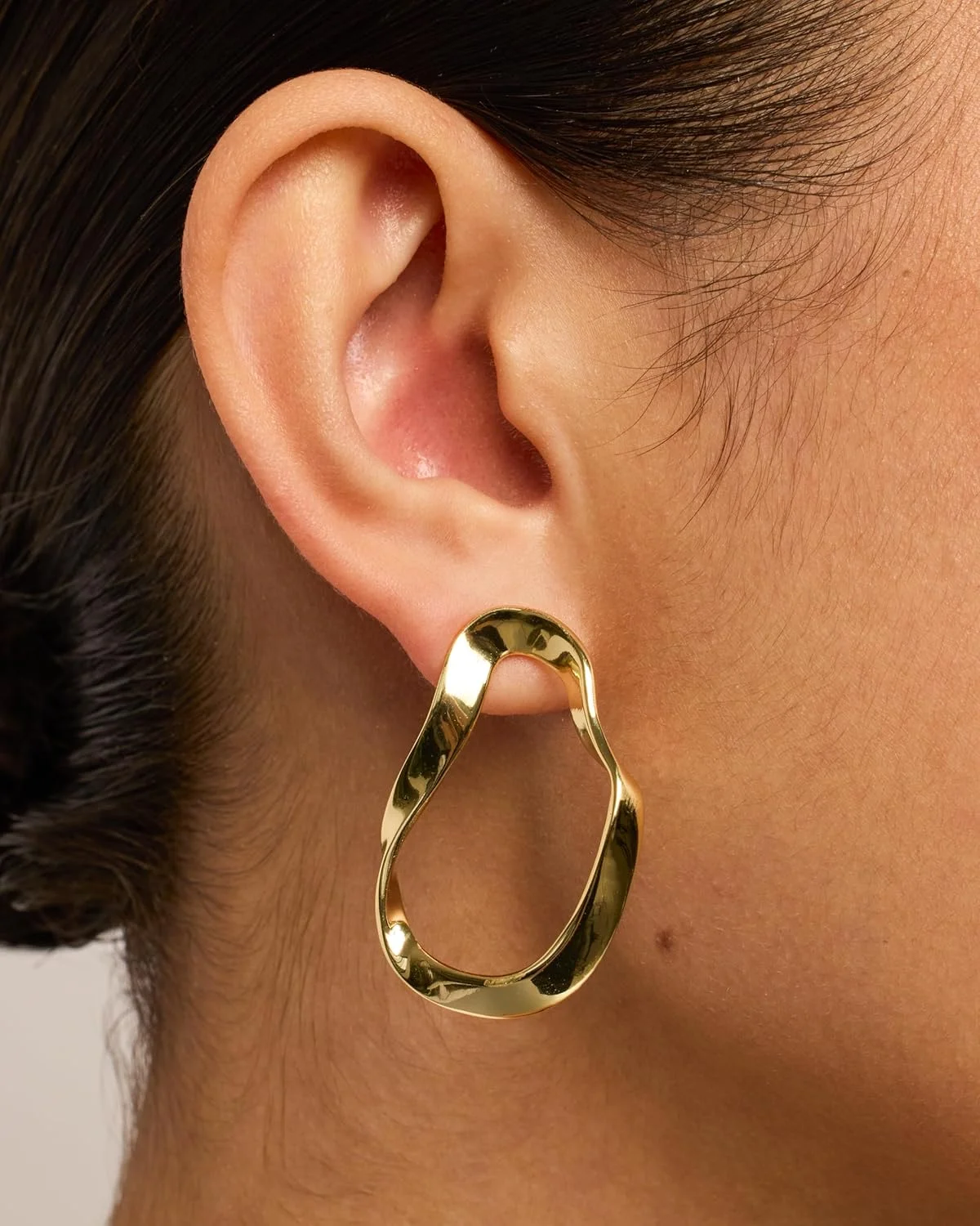 گوشواره های آویز طرح دار موجی با روکش طلای 14 عیار و پایه نقره استرلینگ پاوی | گوشواره های حلقه ای بی نهایت تابیده سبک وزن